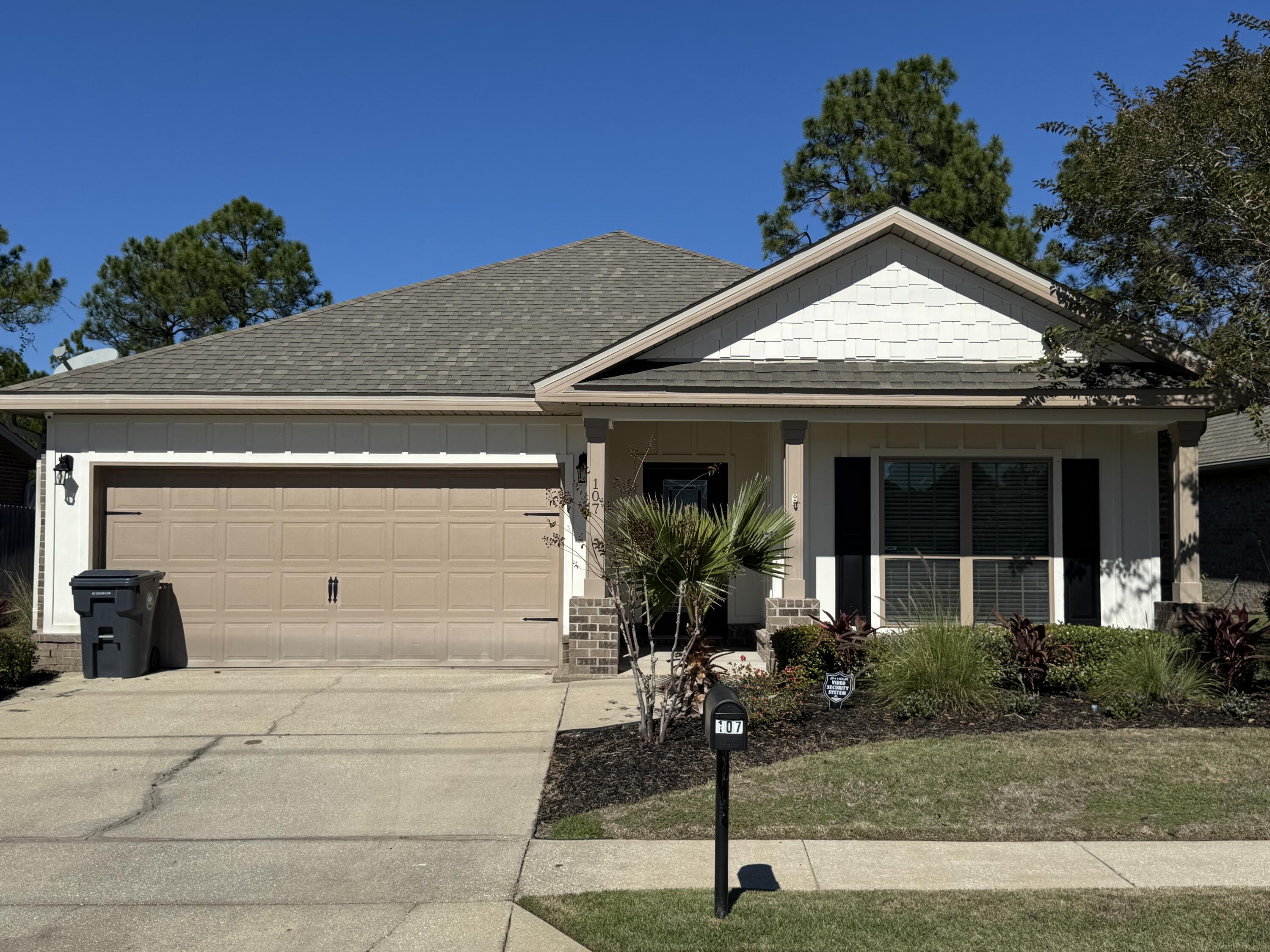 WHISPERING LAKE - Residential