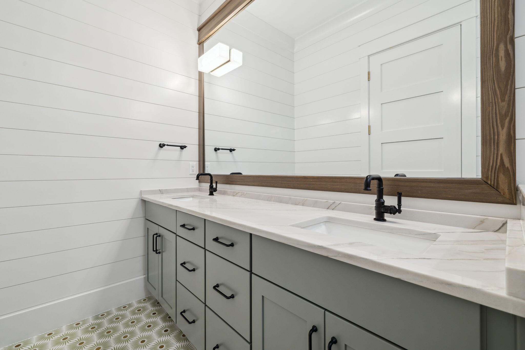 BEACH HIGHLAND - Residential