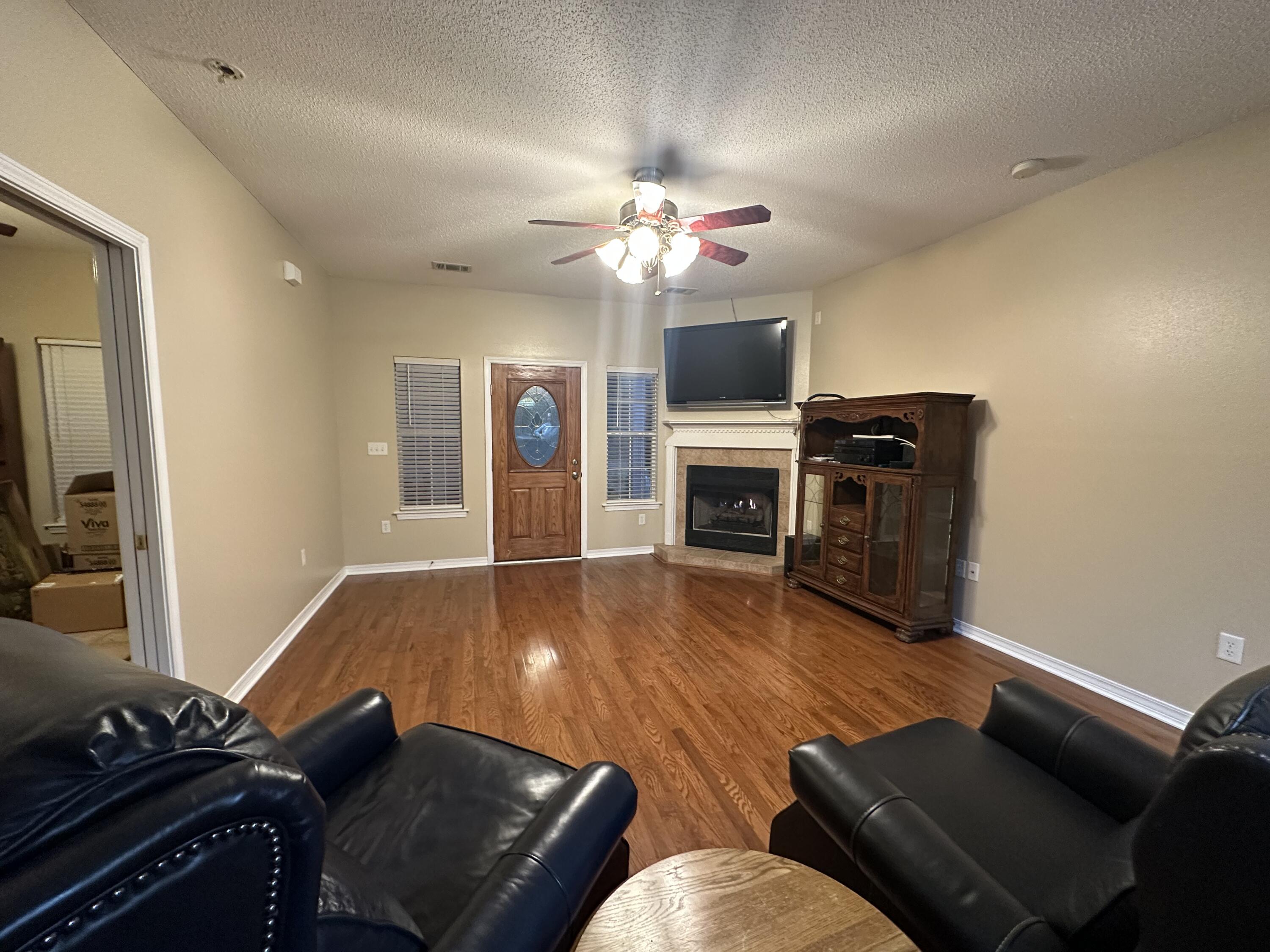 CRESTVIEW SUBURB (231000.00) - Residential