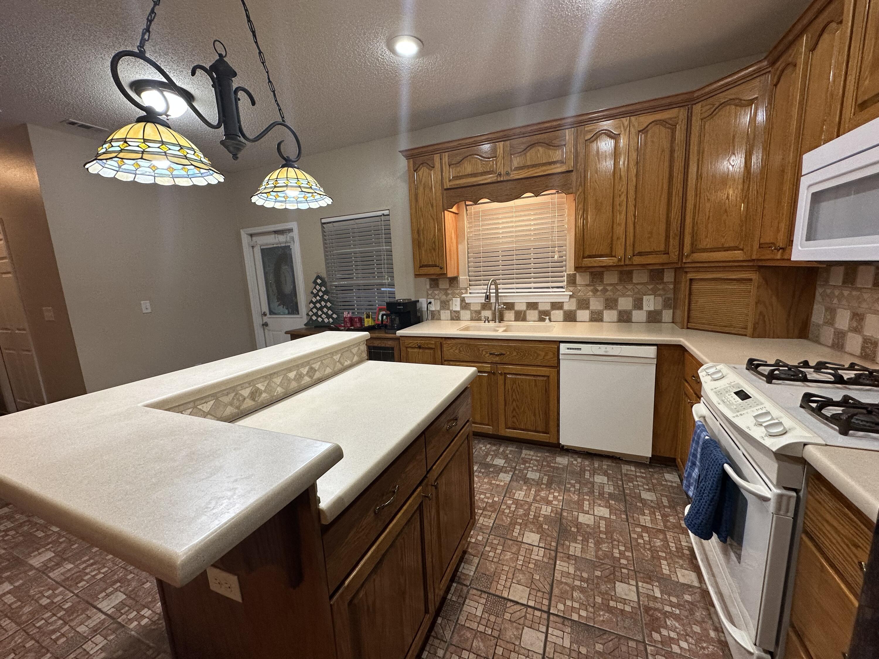 CRESTVIEW SUBURB (231000.00) - Residential