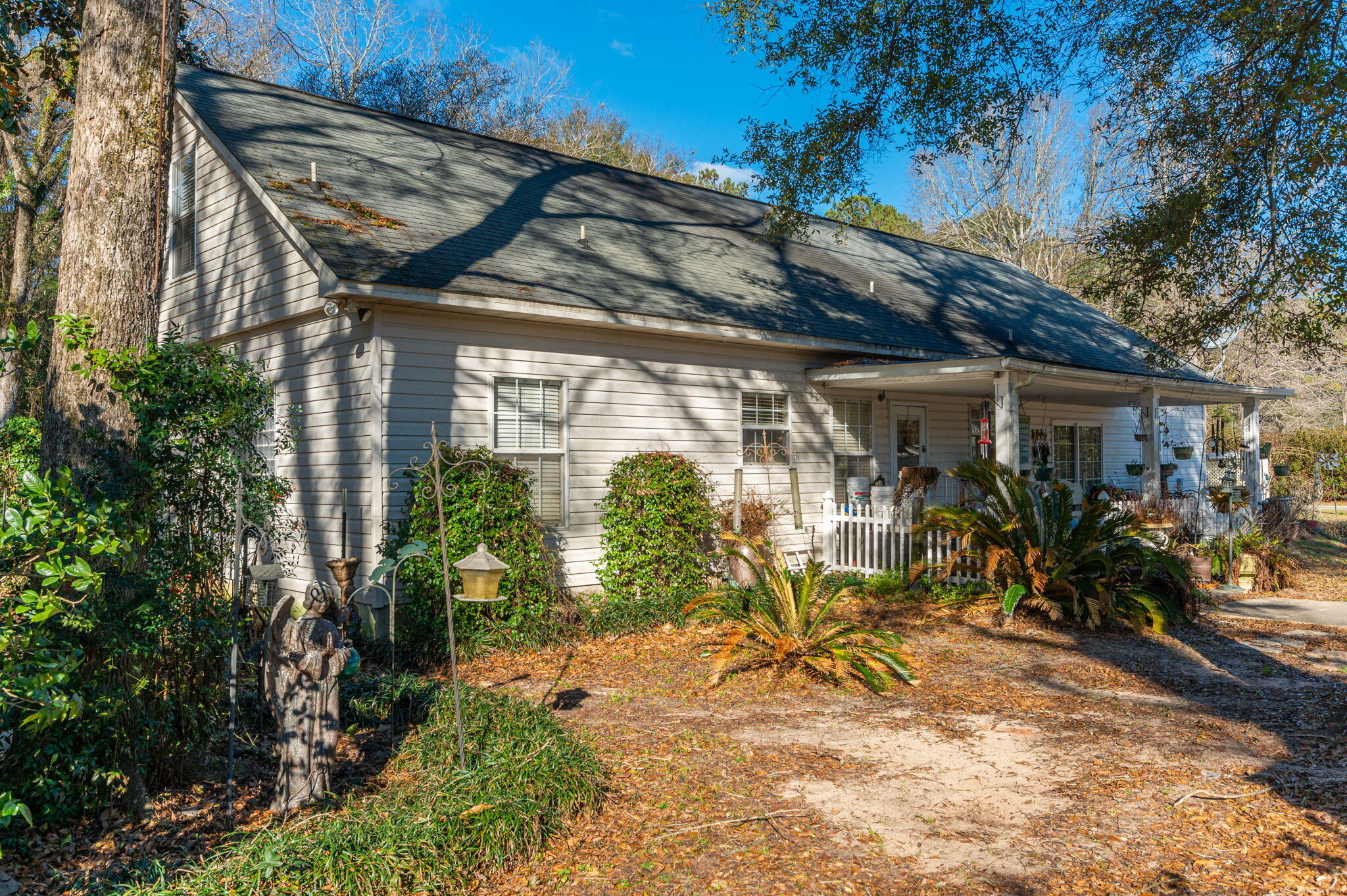 CRESTVIEW SUBURB (231000.00) - Residential