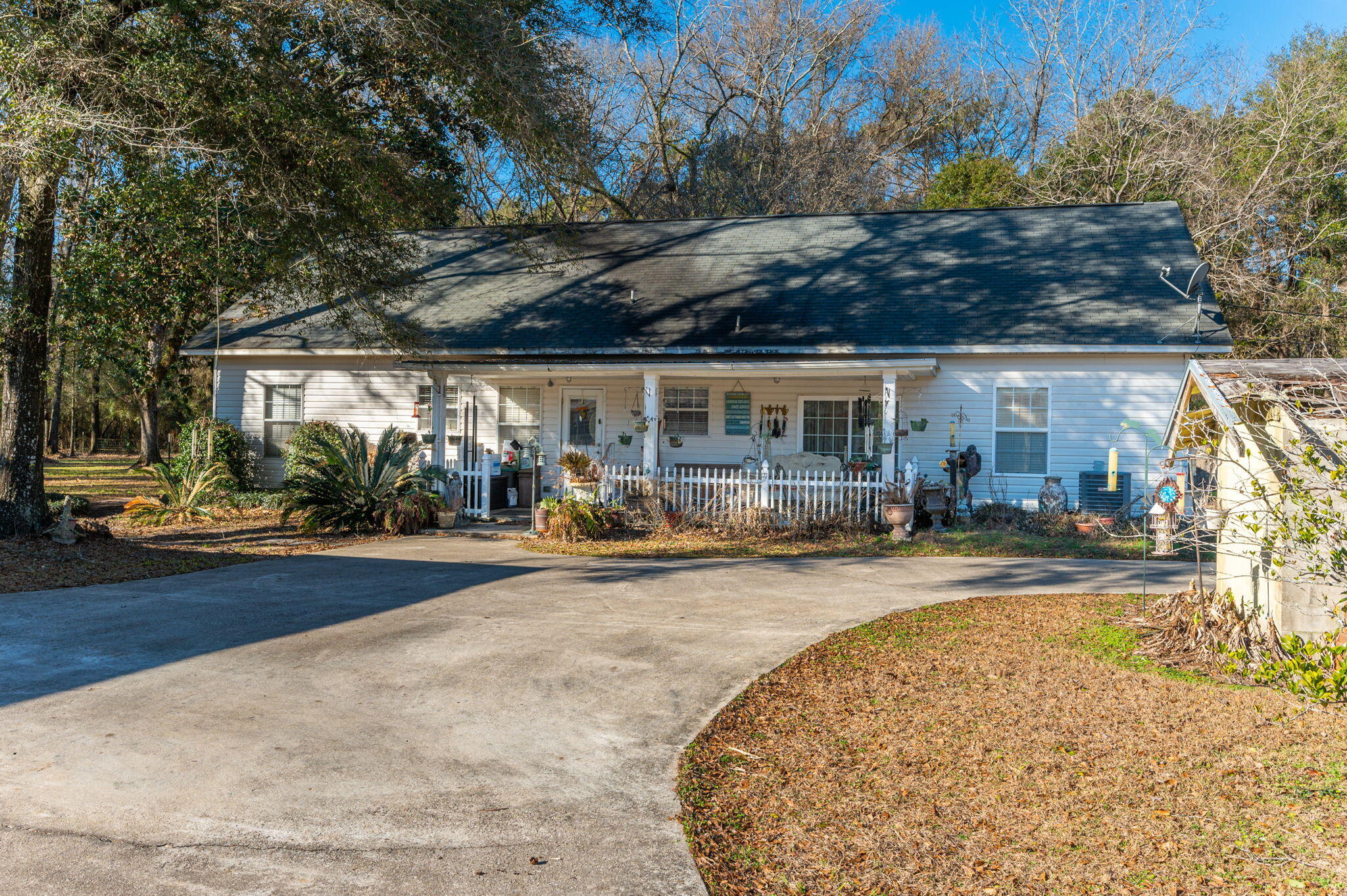 CRESTVIEW SUBURB (231000.00) - Residential