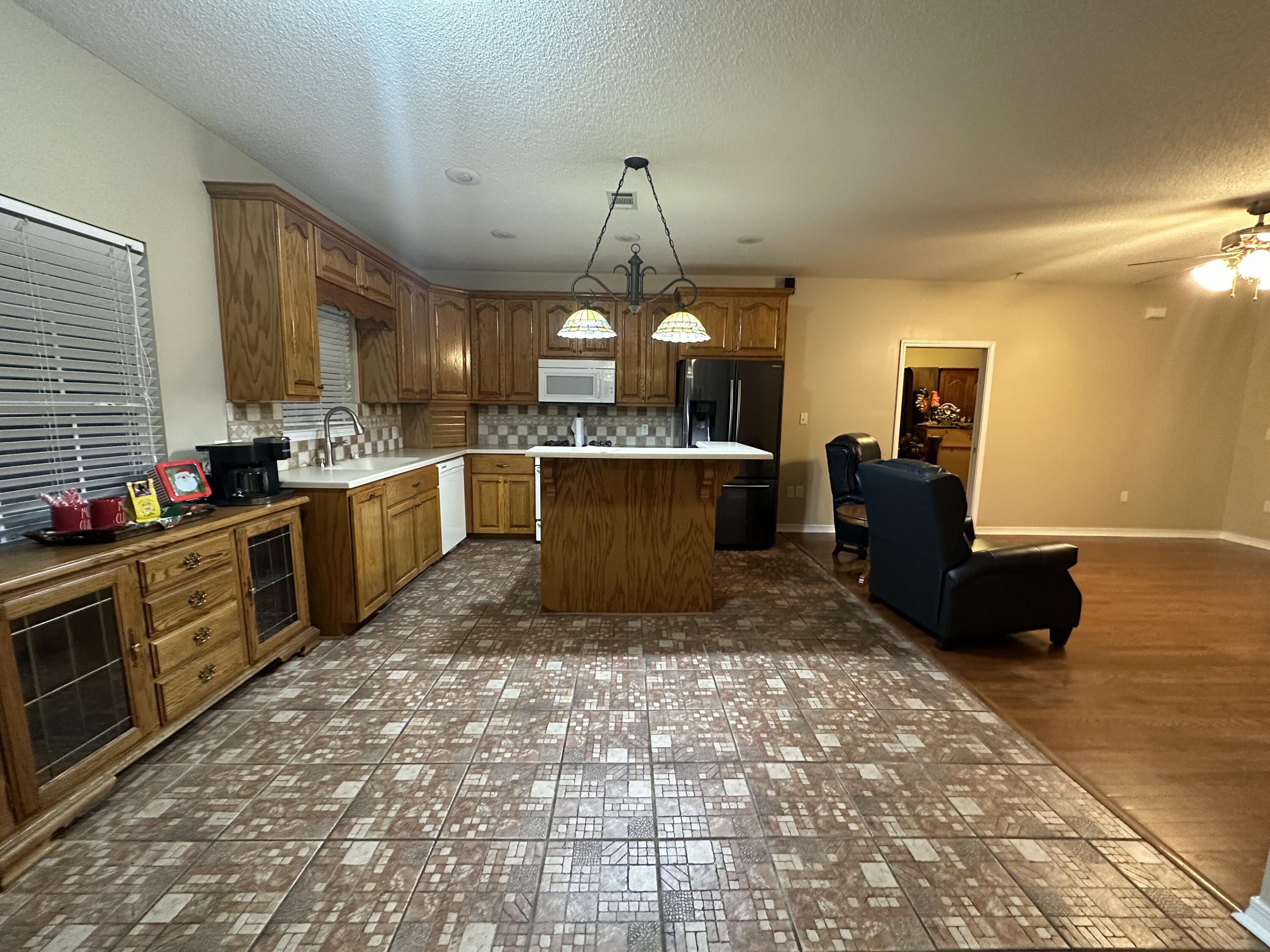 CRESTVIEW SUBURB (231000.00) - Residential