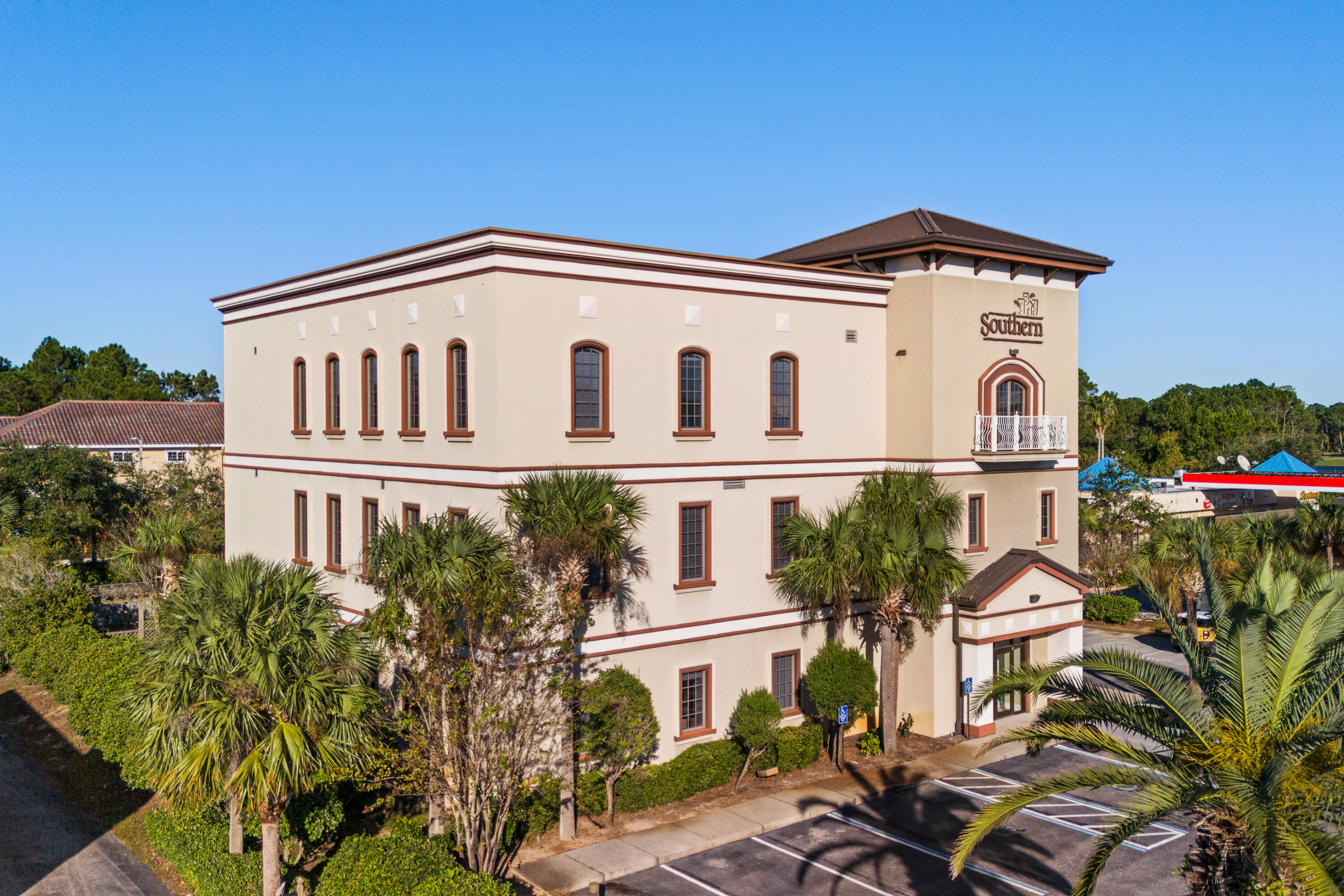 Class A three story office building located on emerald coast parkway in destin FL 12660 SQFT sits on .71 Acre first floor is leased second and third floor is vacant and is on the market for lease great visibility for owner user or investor, Owner will finance subject to credit approval.