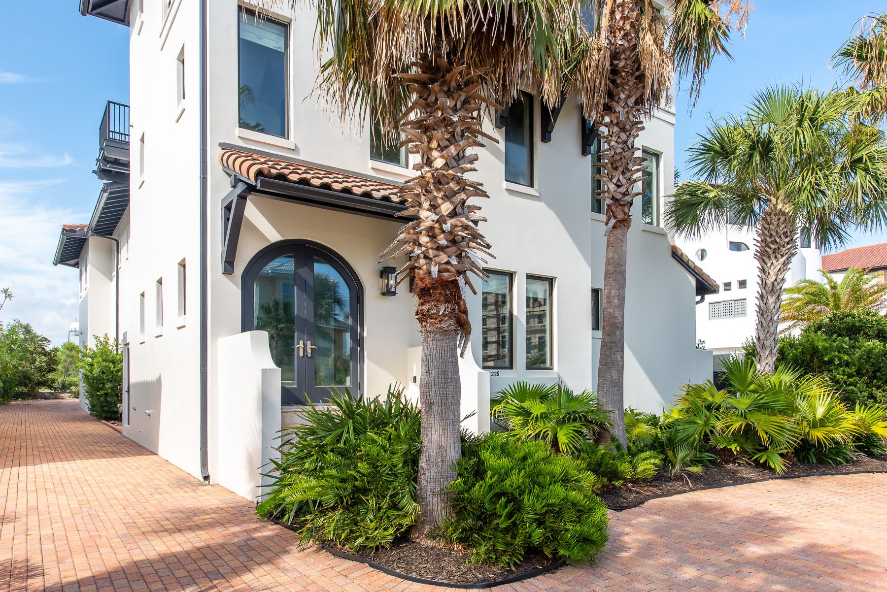 PARADISE BY THE SEA - Residential