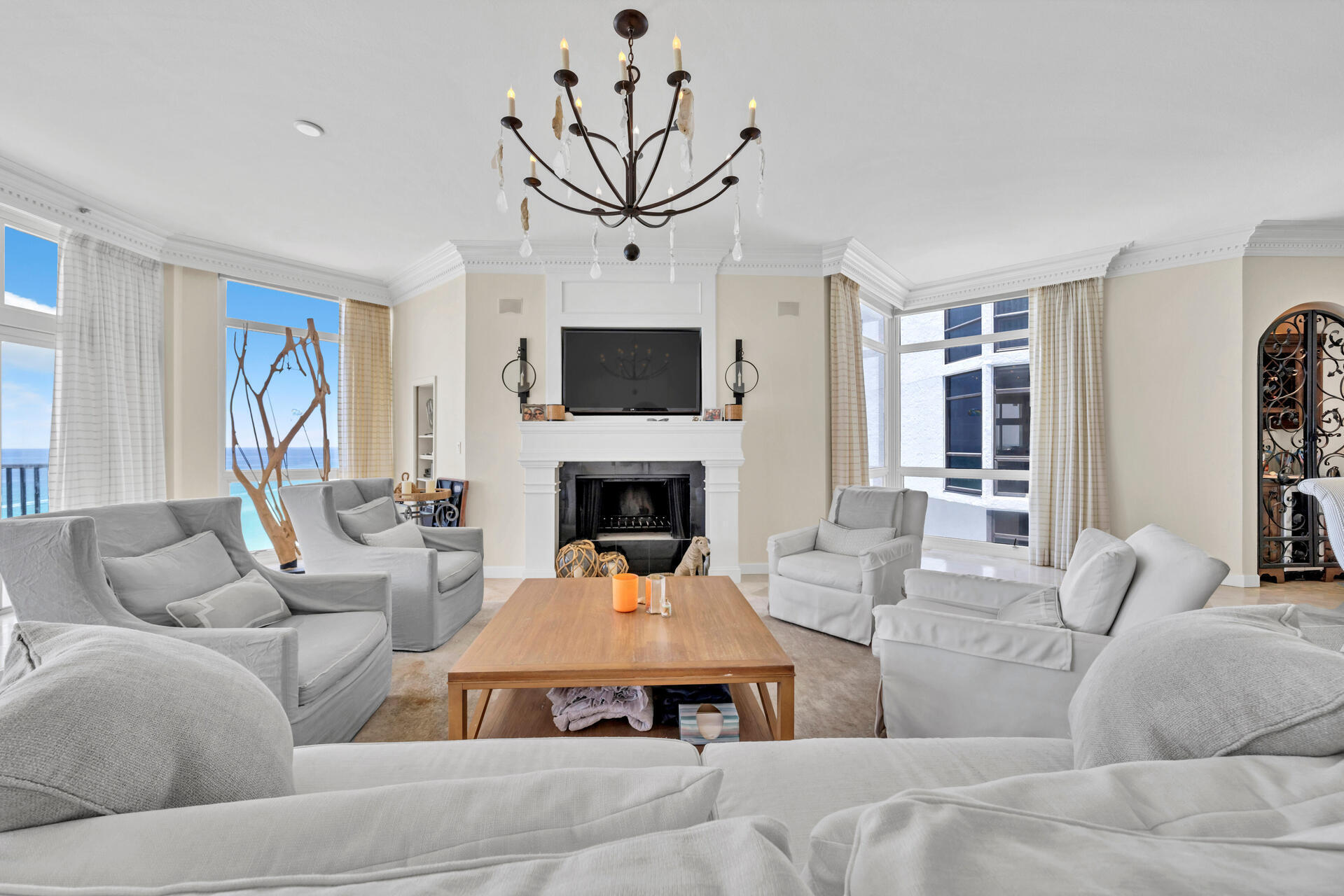 REGENCY TOWERS - Residential