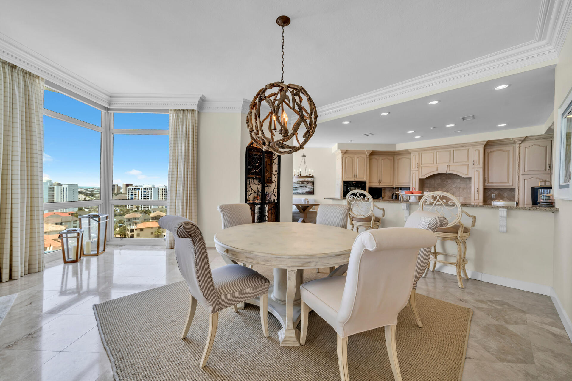 REGENCY TOWERS - Residential