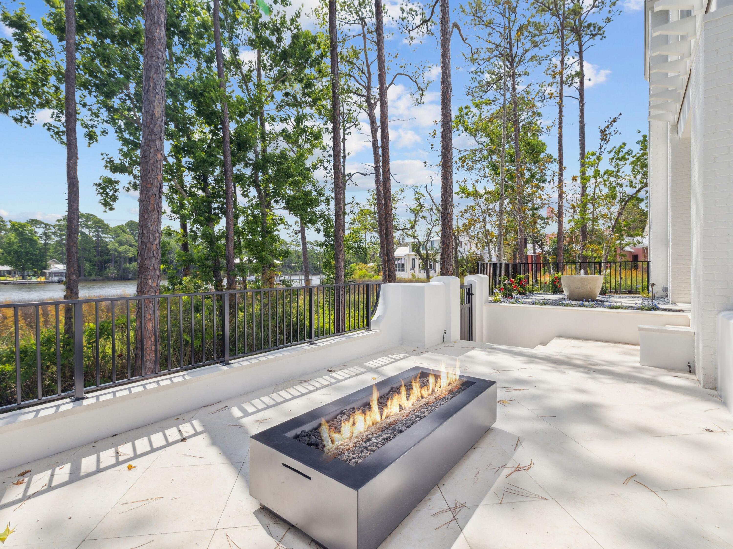 CHURCHILL OAKS - Residential