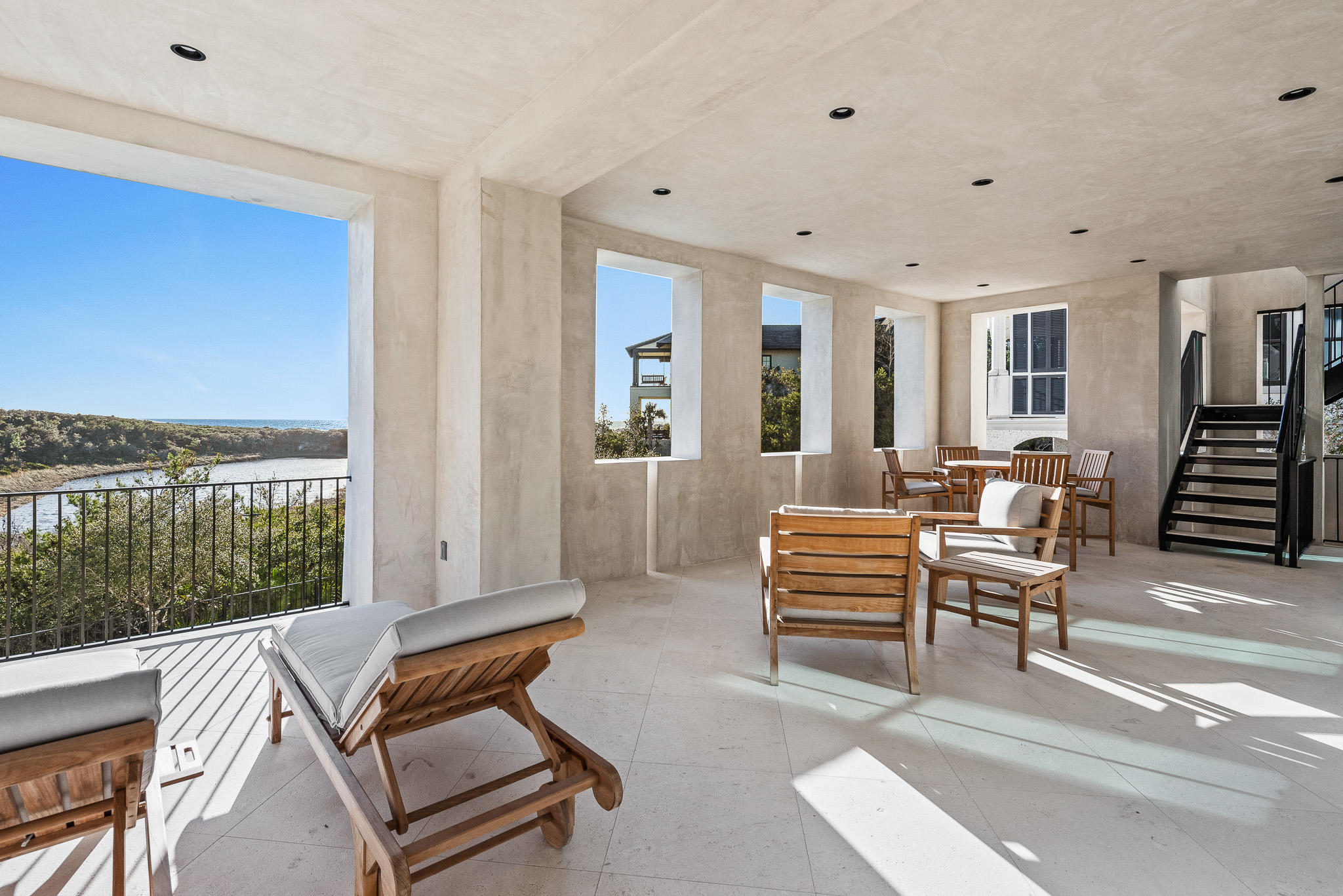 RETREAT THE - Residential