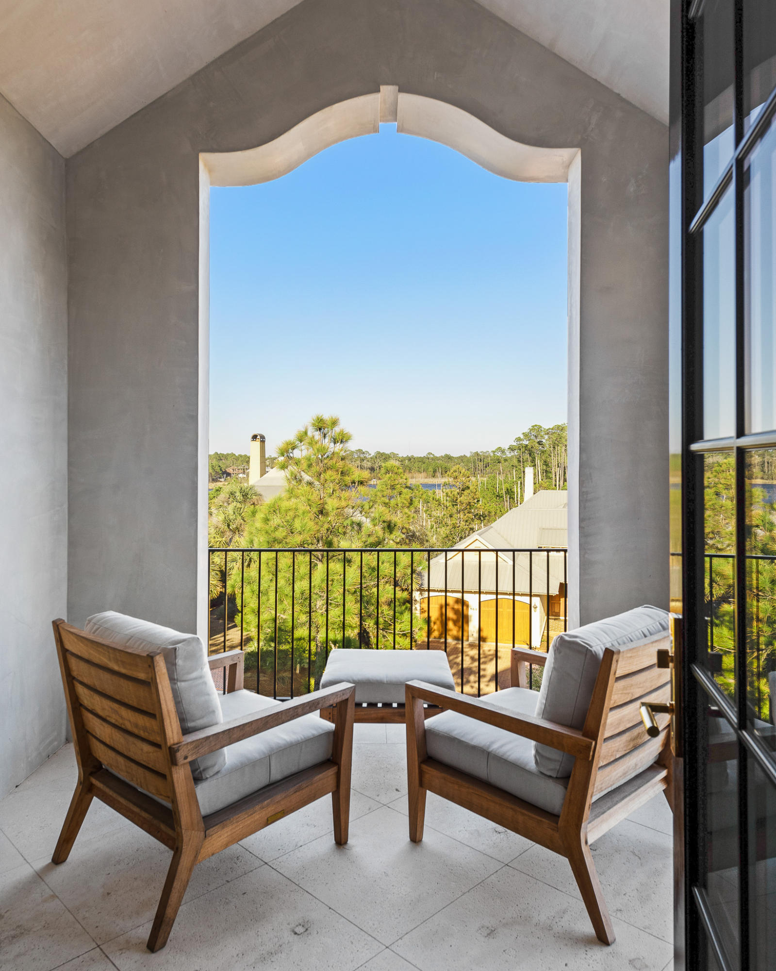RETREAT THE - Residential