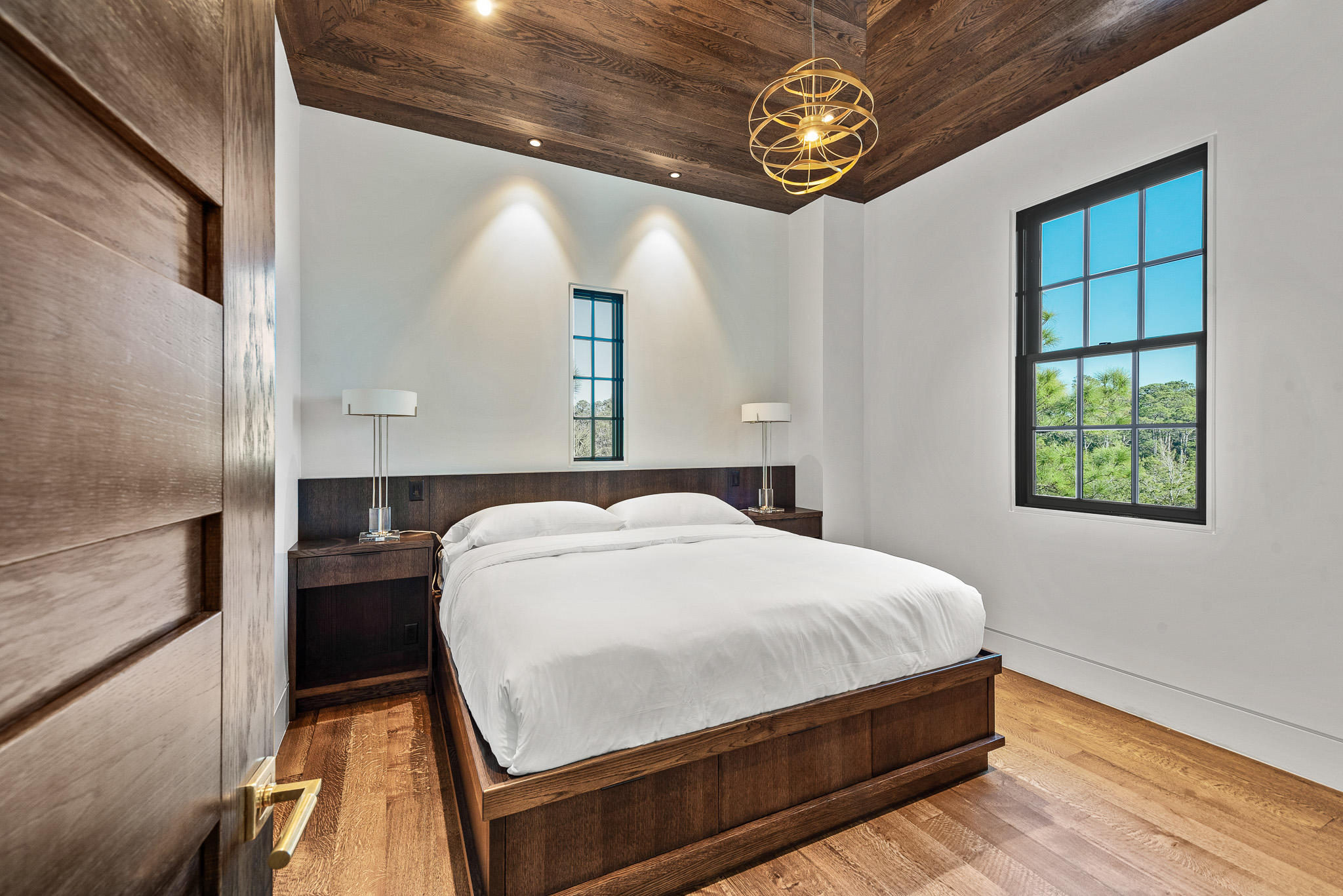 RETREAT THE - Residential