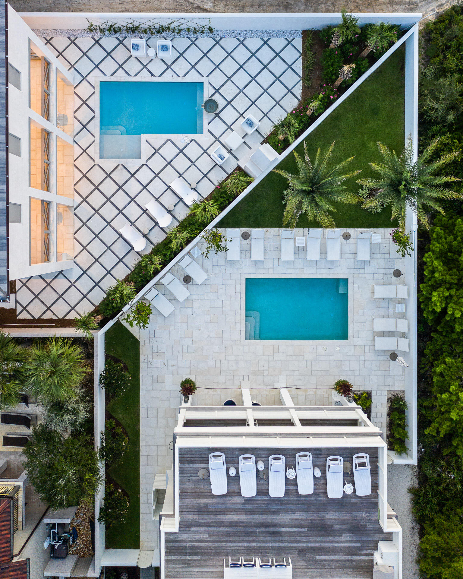 PARADISE BY THE SEA - Residential