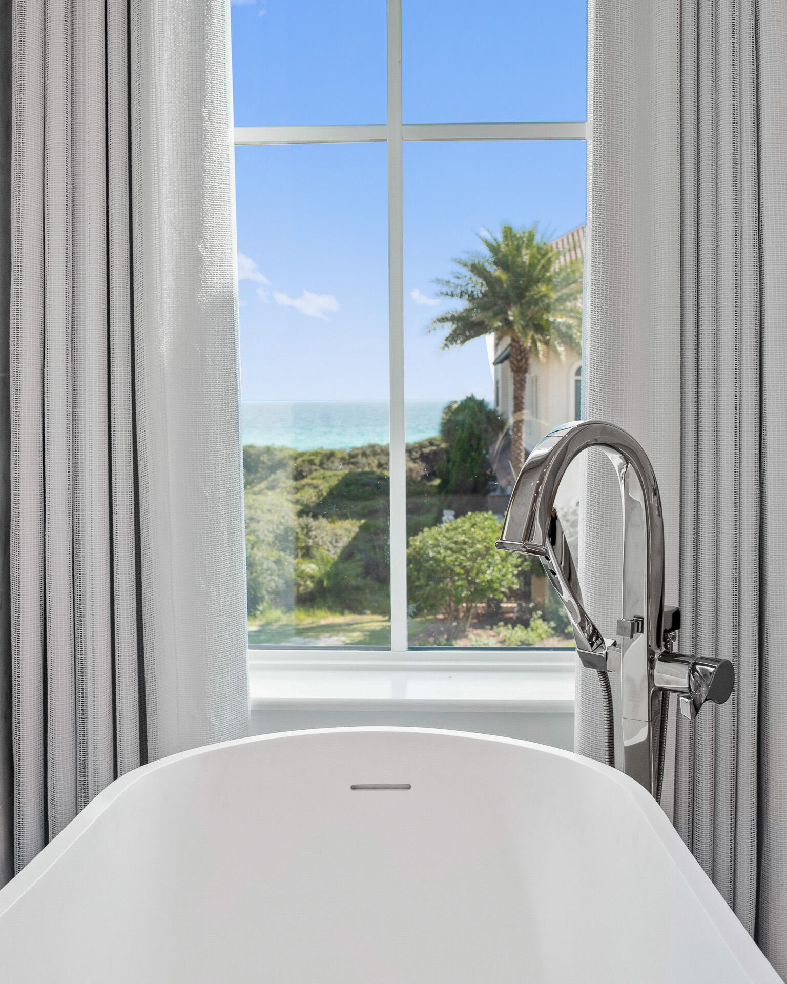 PARADISE BY THE SEA - Residential