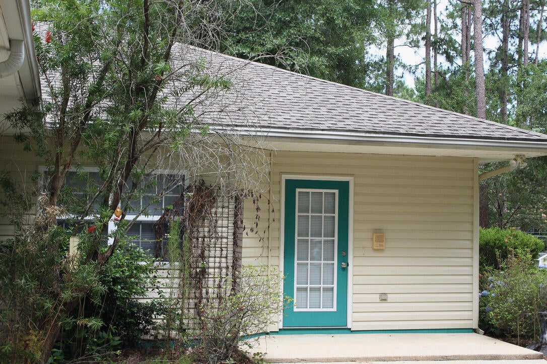 COUNTRY MANOR UNREC - Residential