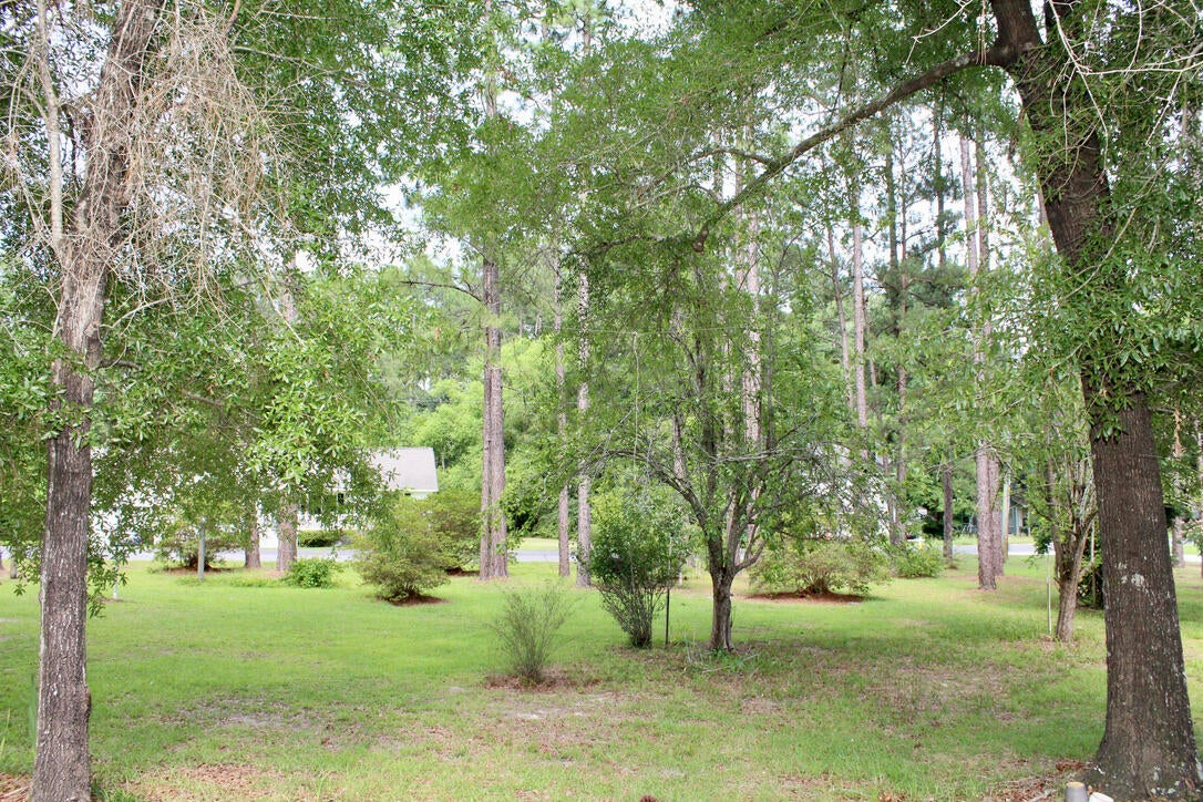 COUNTRY MANOR UNREC - Residential