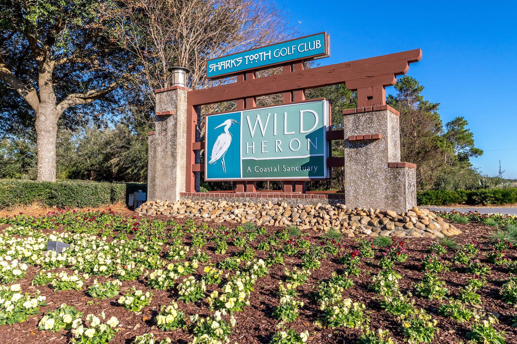 Oversized lot, perfectly positioned within the gated community of Wild Heron, which is located along the shores of Lake Powell, one of the region's largest coastal dune lakes. Owners enjoy endless amenities, such as Shark's Tooth Golf Club, driving range, tennis courts, boardwalks, trails, swimming pool, fitness center and a boathouse.