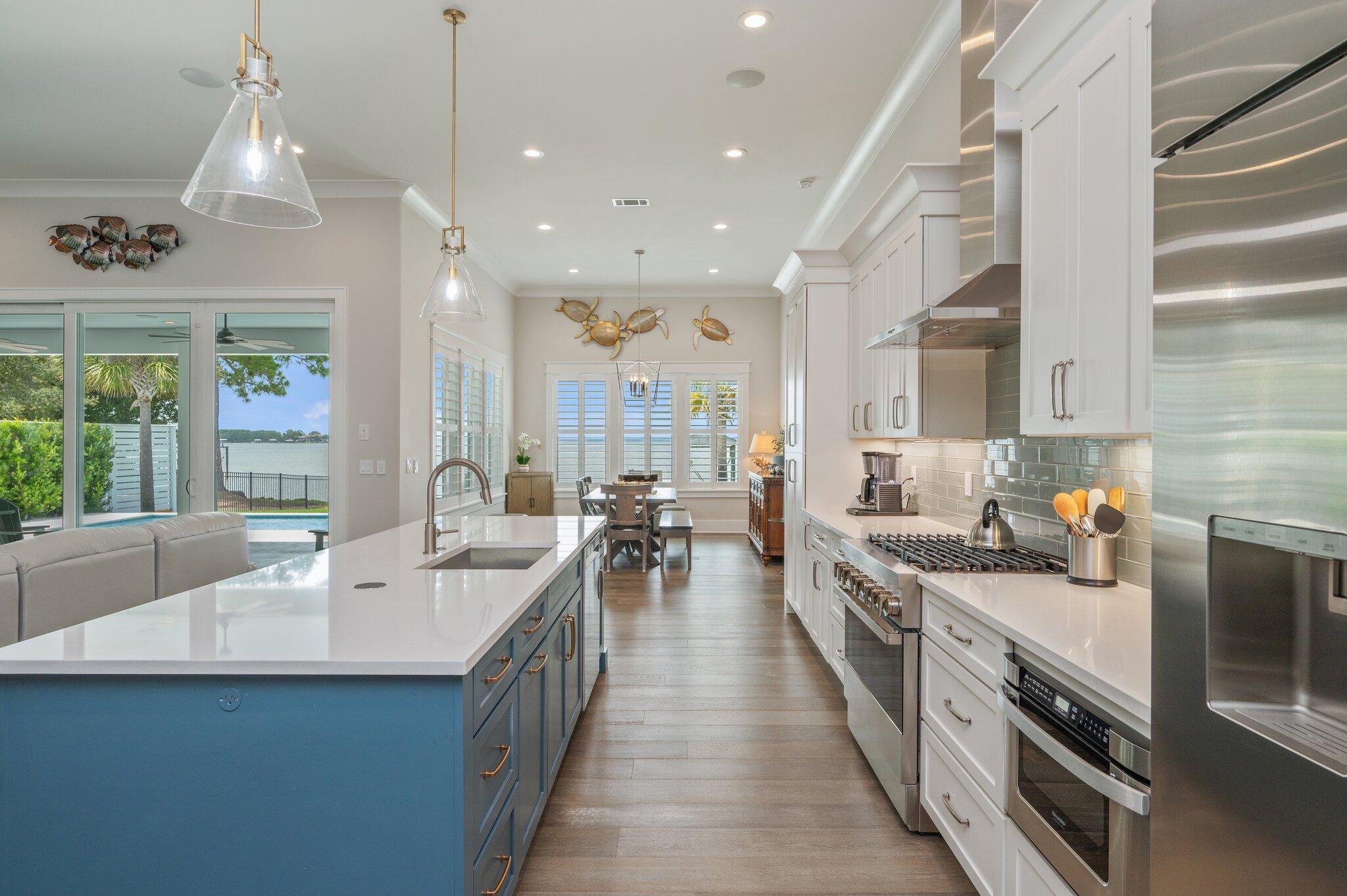 PELICAN BAY - Residential