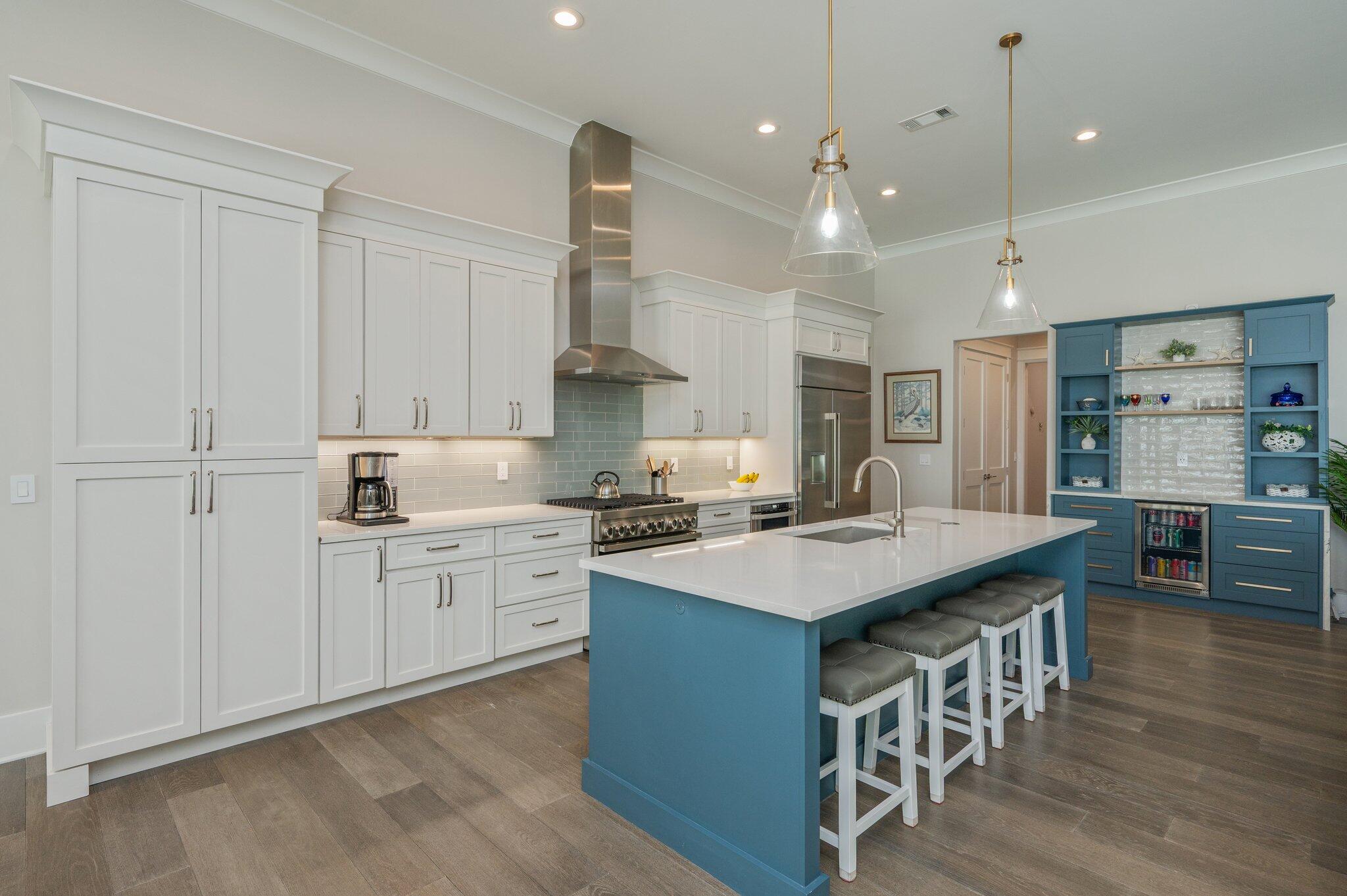 PELICAN BAY - Residential