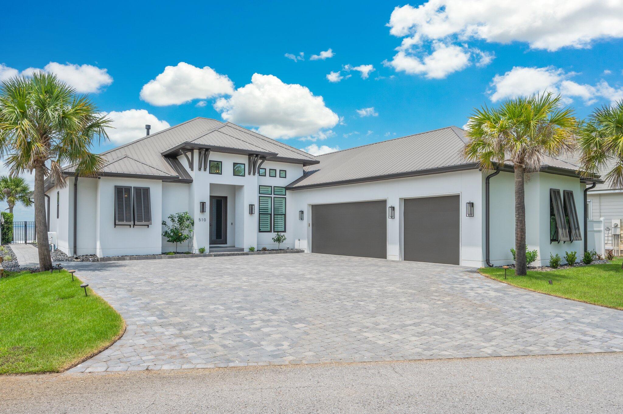 PELICAN BAY - Residential