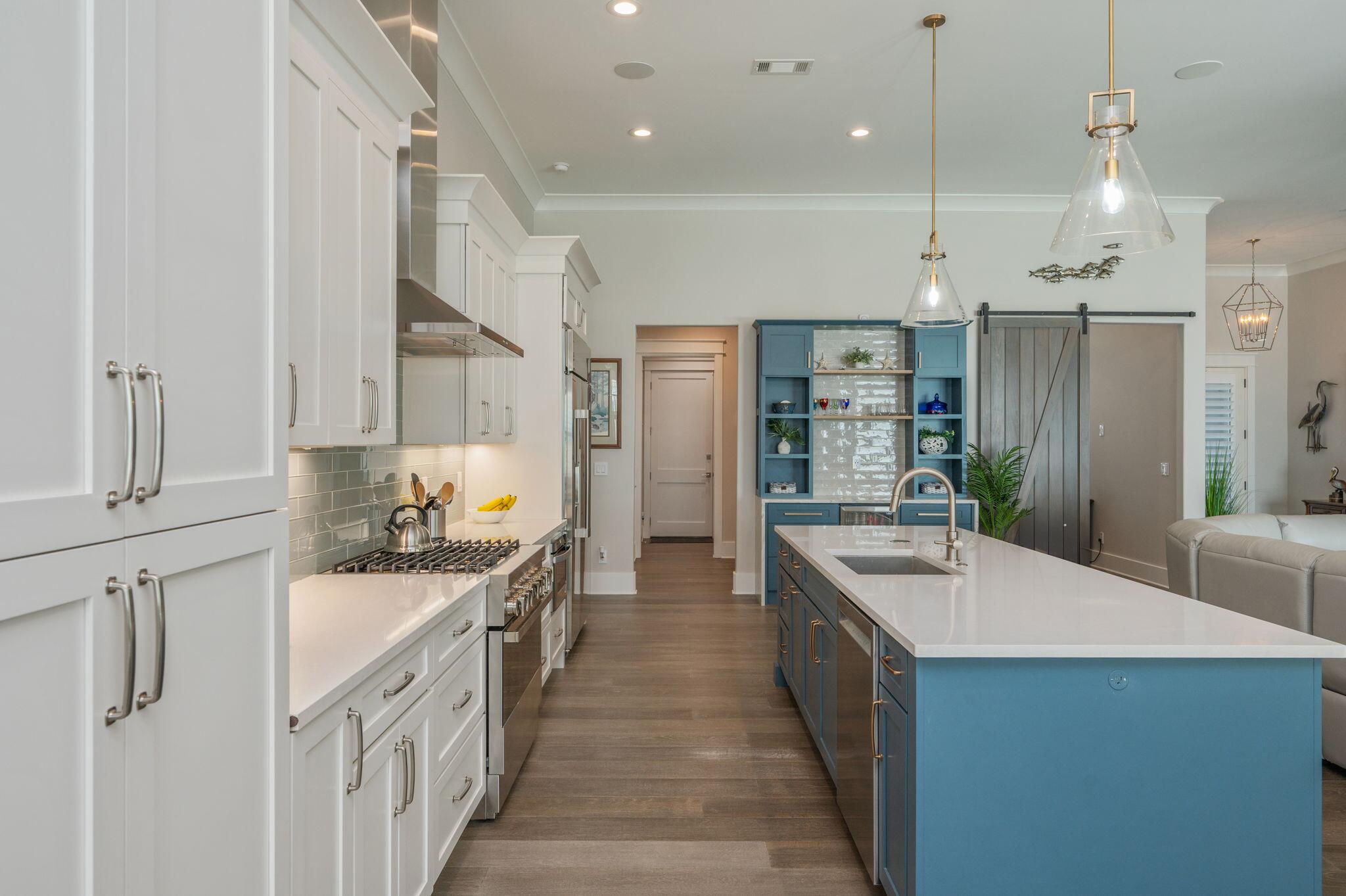 PELICAN BAY - Residential