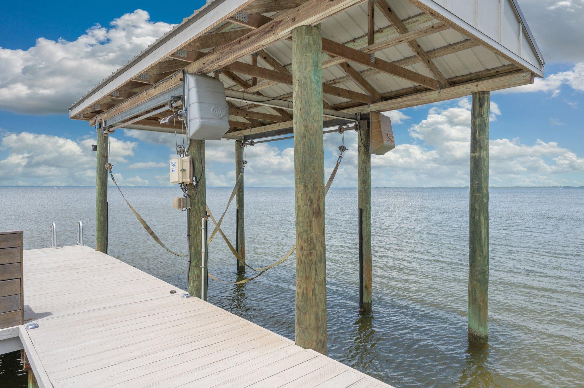 PELICAN BAY - Residential
