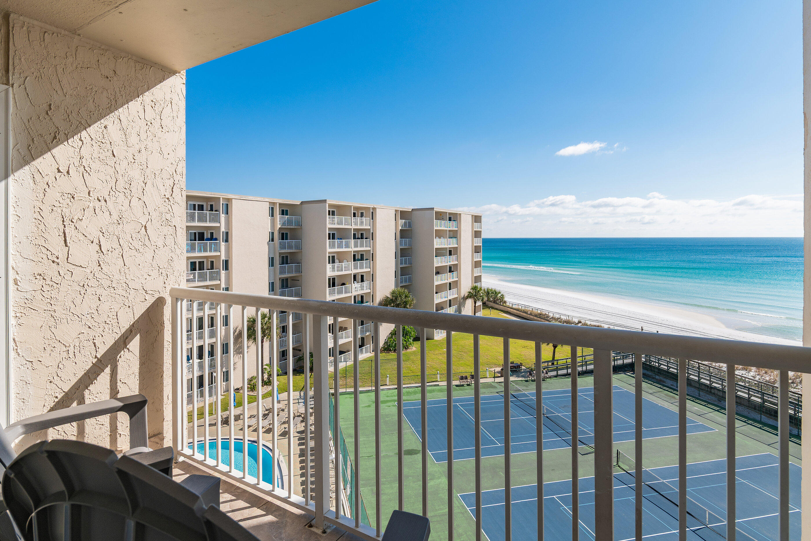 HOLIDAY SURF & RACQUET CLUB - Residential