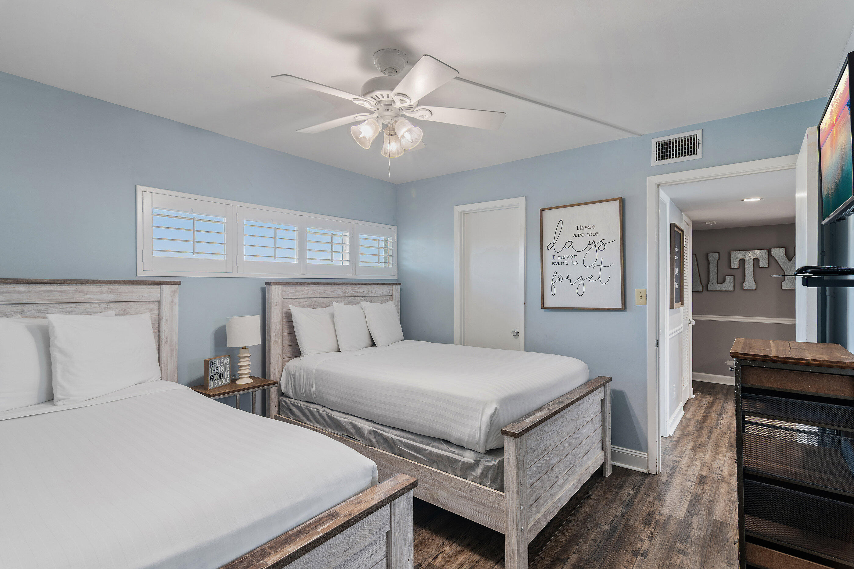 HOLIDAY SURF & RACQUET CLUB - Residential