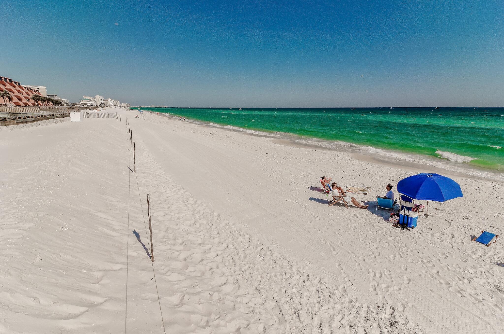HOLIDAY SURF & RACQUET CLUB - Residential