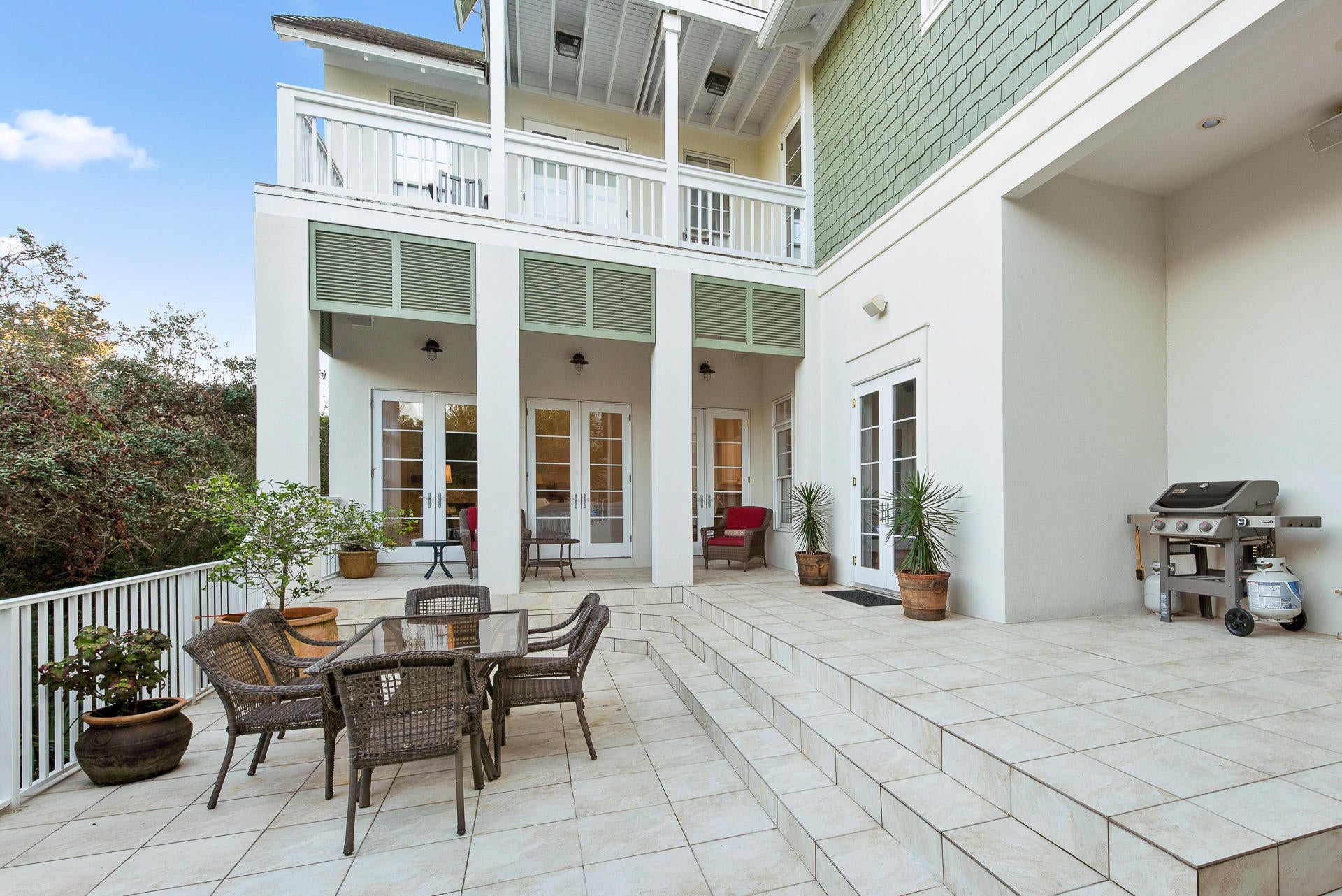 RETREAT THE - Residential