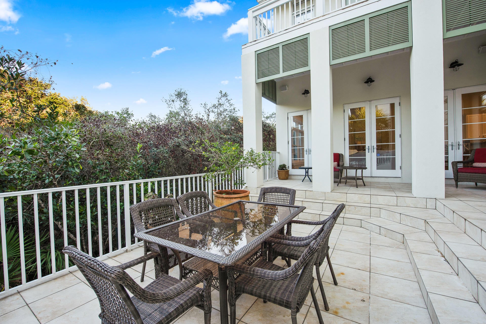 RETREAT THE - Residential