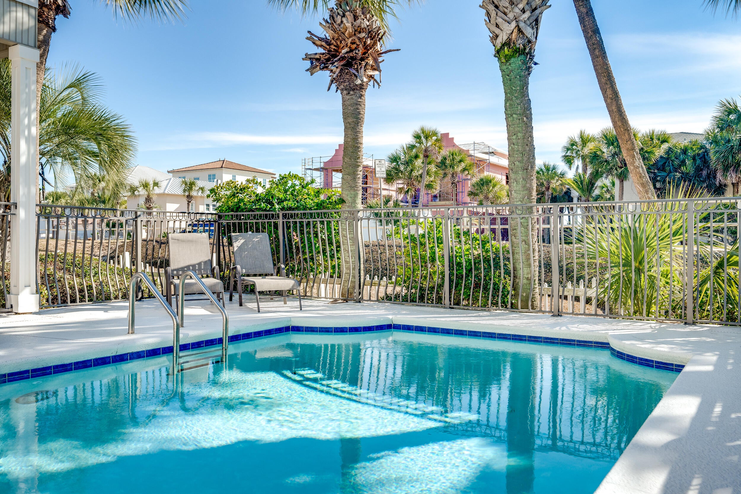 CRYSTAL SHORES - Residential