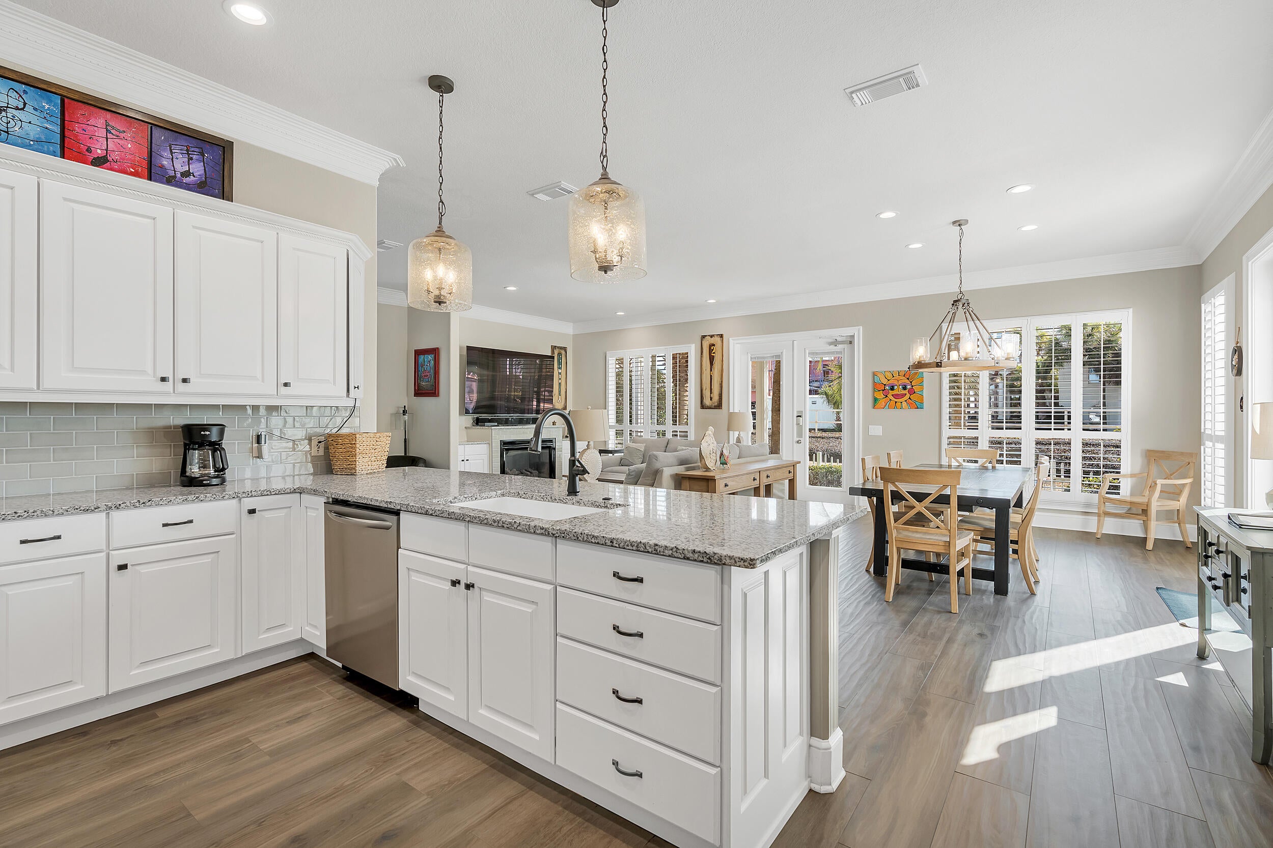 CRYSTAL SHORES - Residential