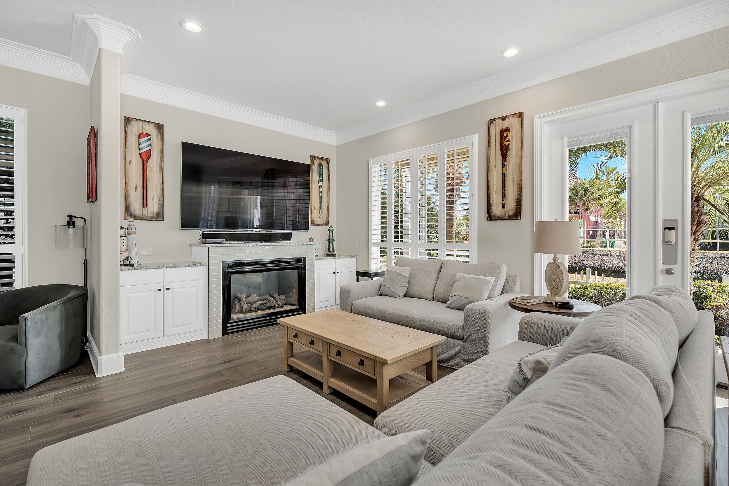 CRYSTAL SHORES - Residential