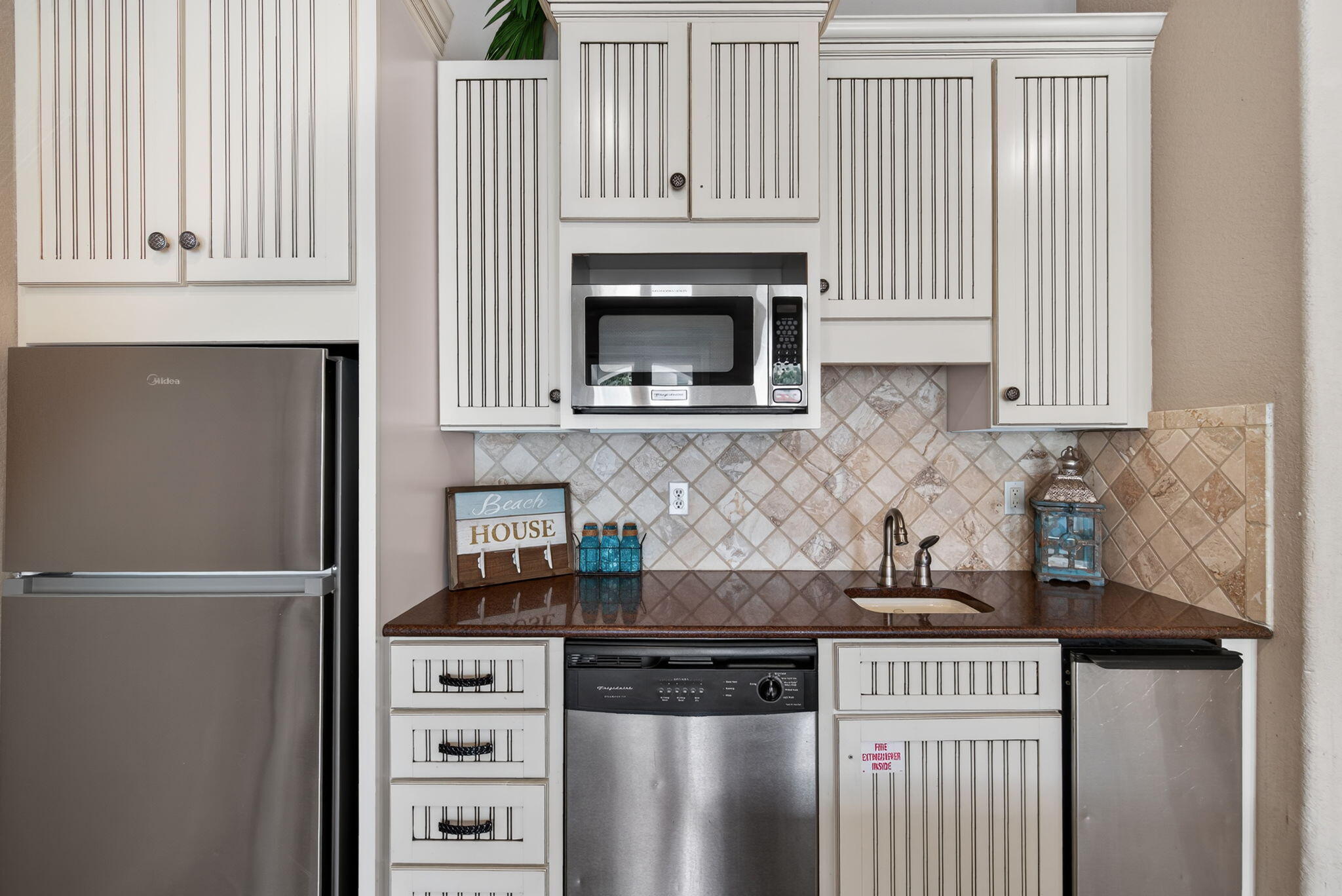 AVALON BEACH ESTATES - Residential