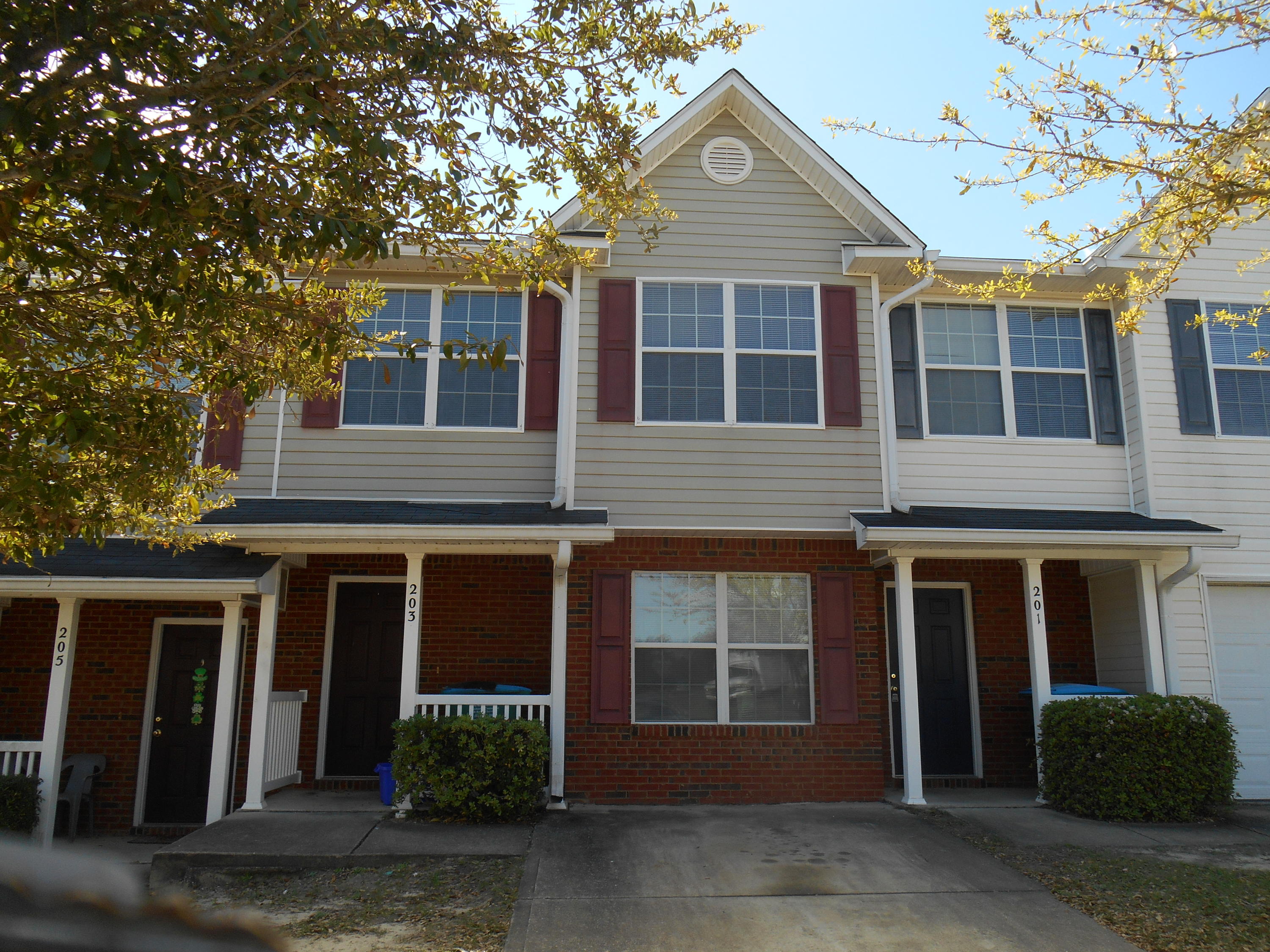 ROLLING PINES - Residential Lease