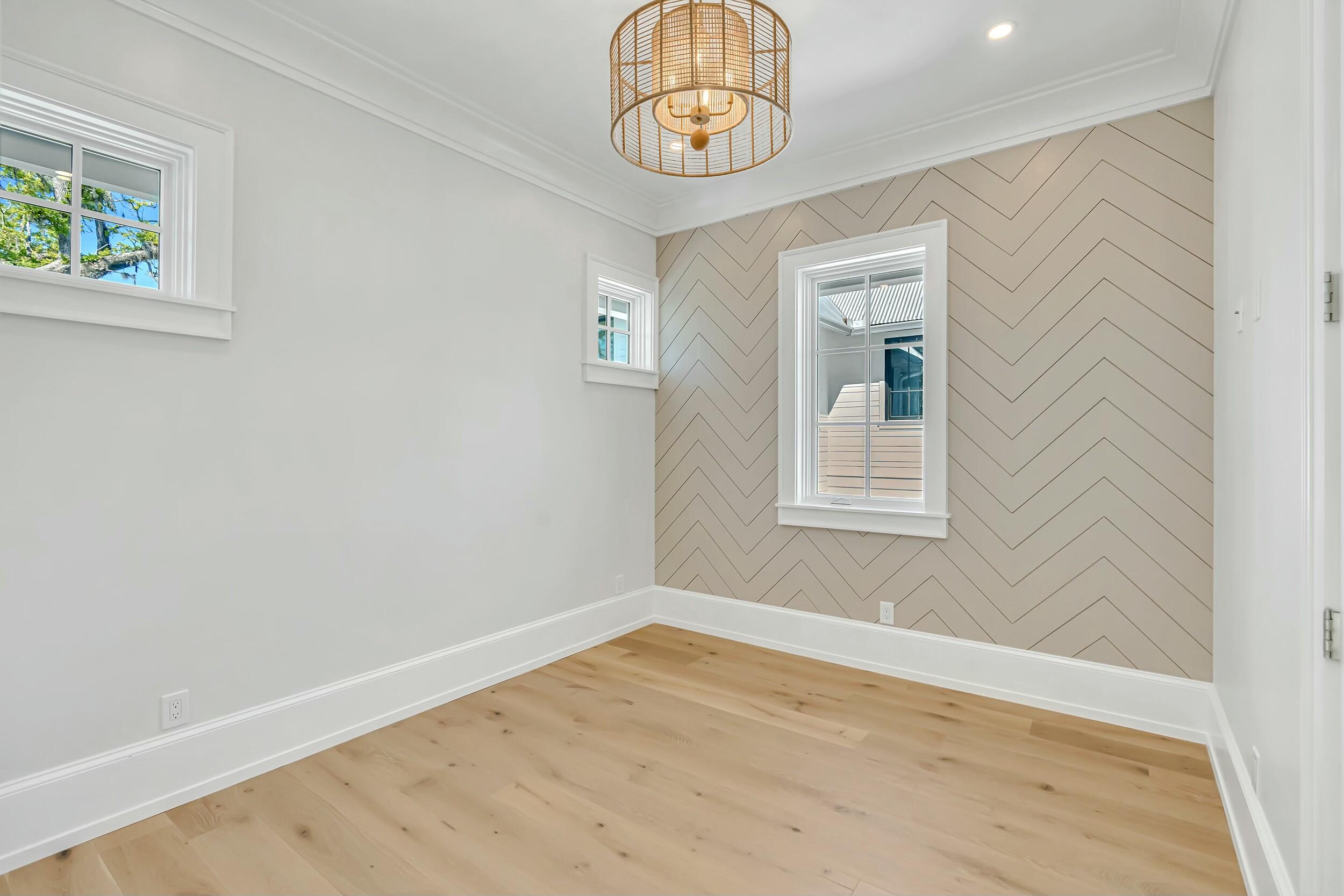 CHURCHILL OAKS - Residential