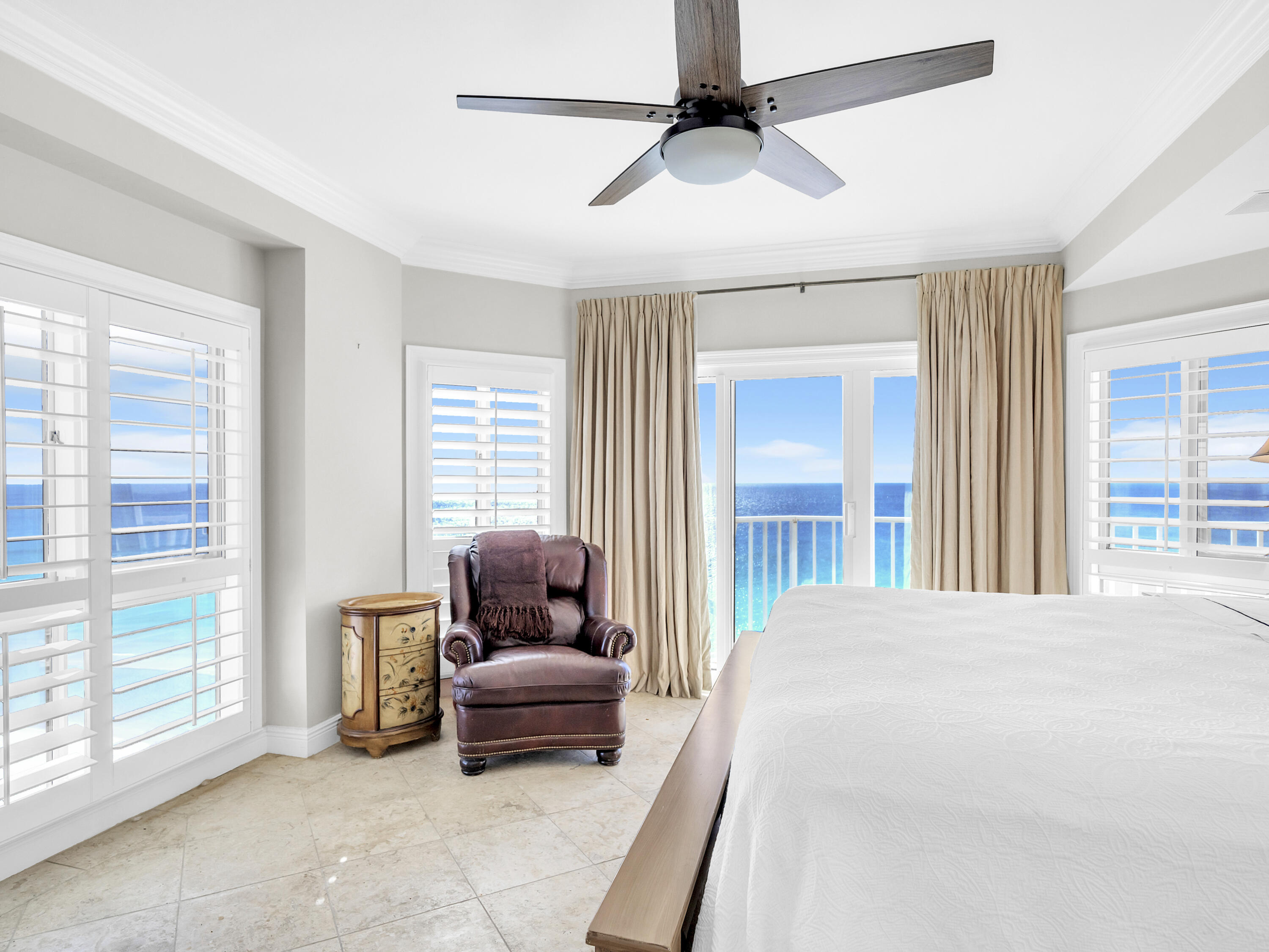 HOLIDAY ISLE TOWERS CONDO - Residential