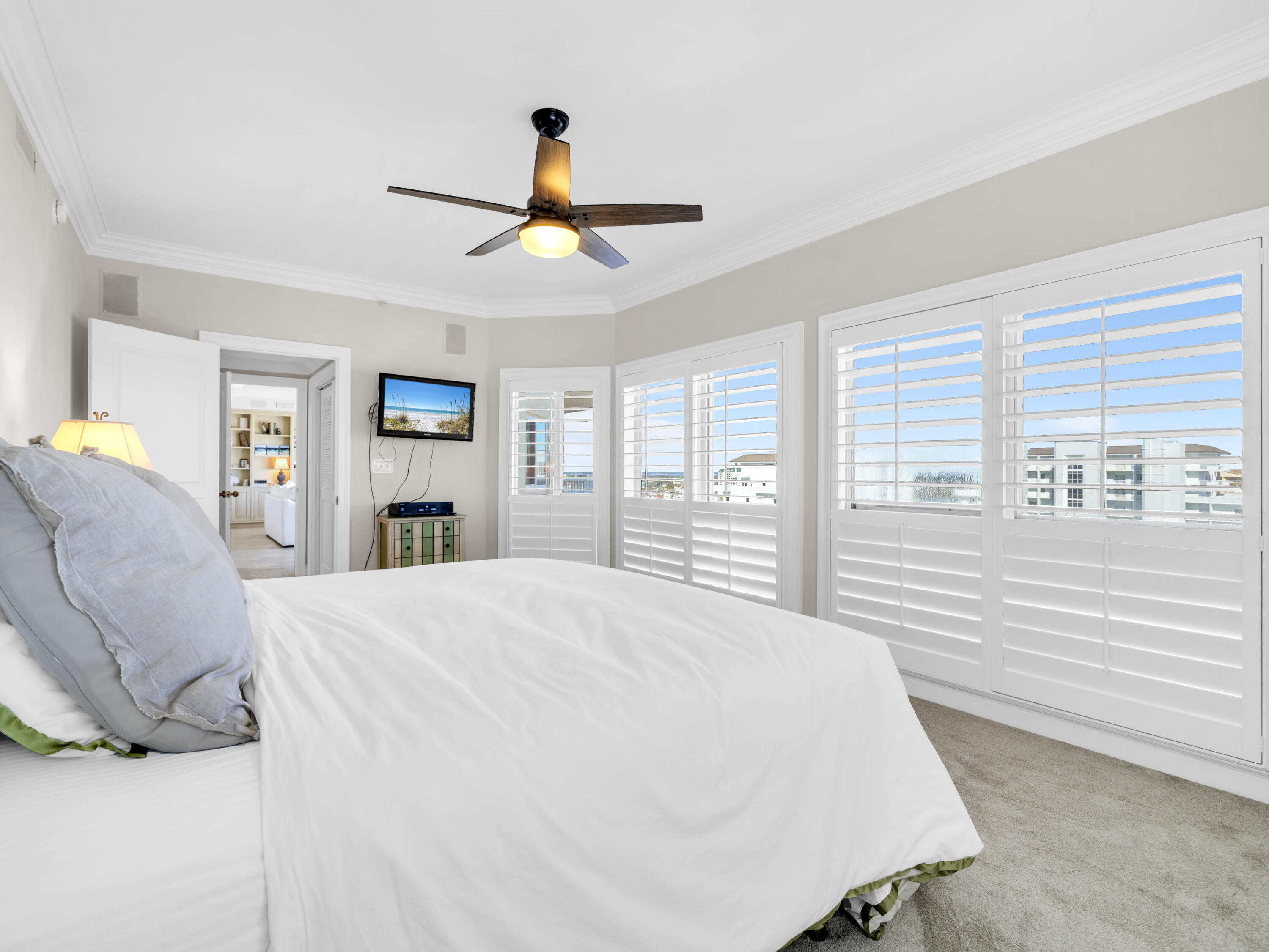 HOLIDAY ISLE TOWERS CONDO - Residential