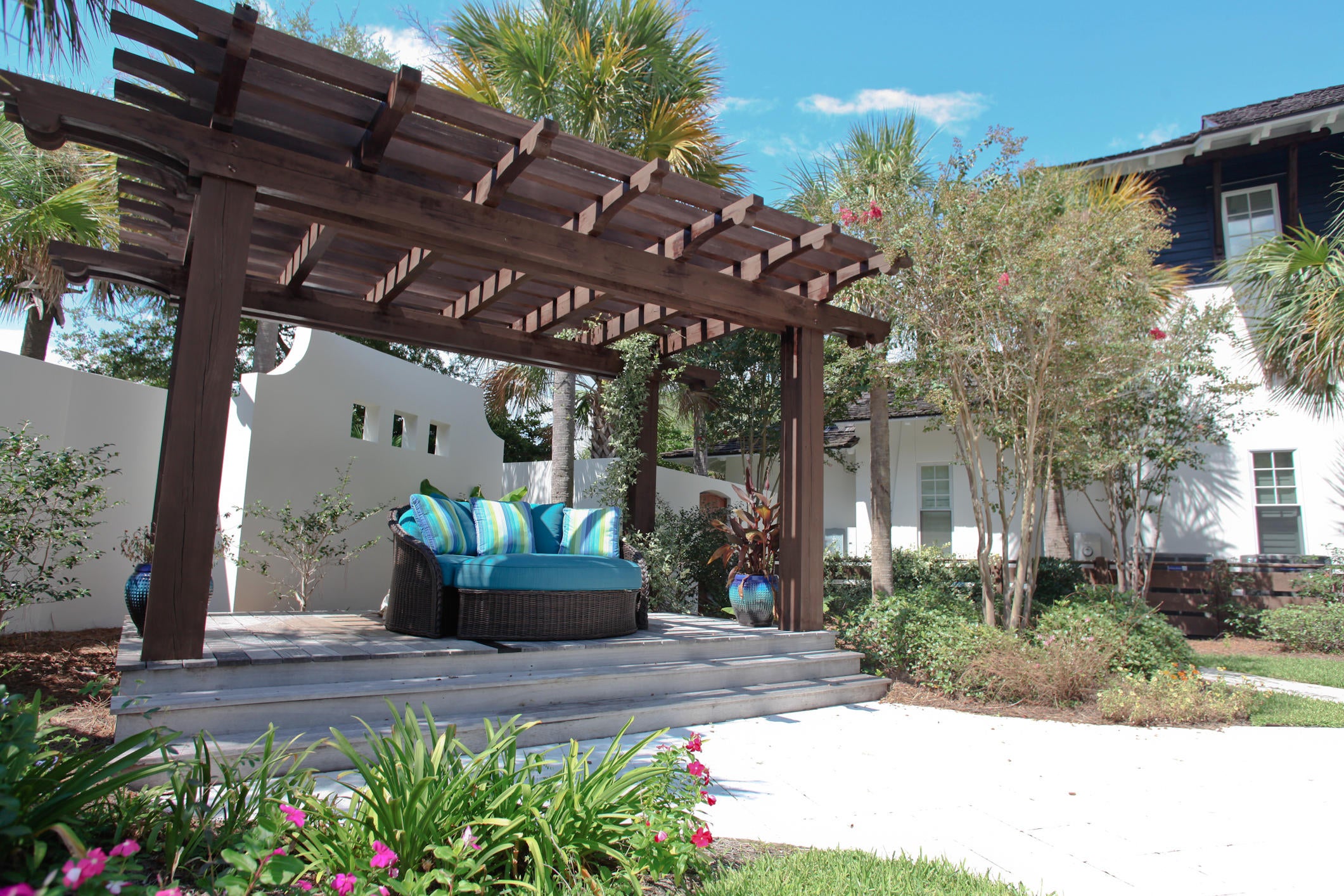 ISLAND ESTATES - Residential