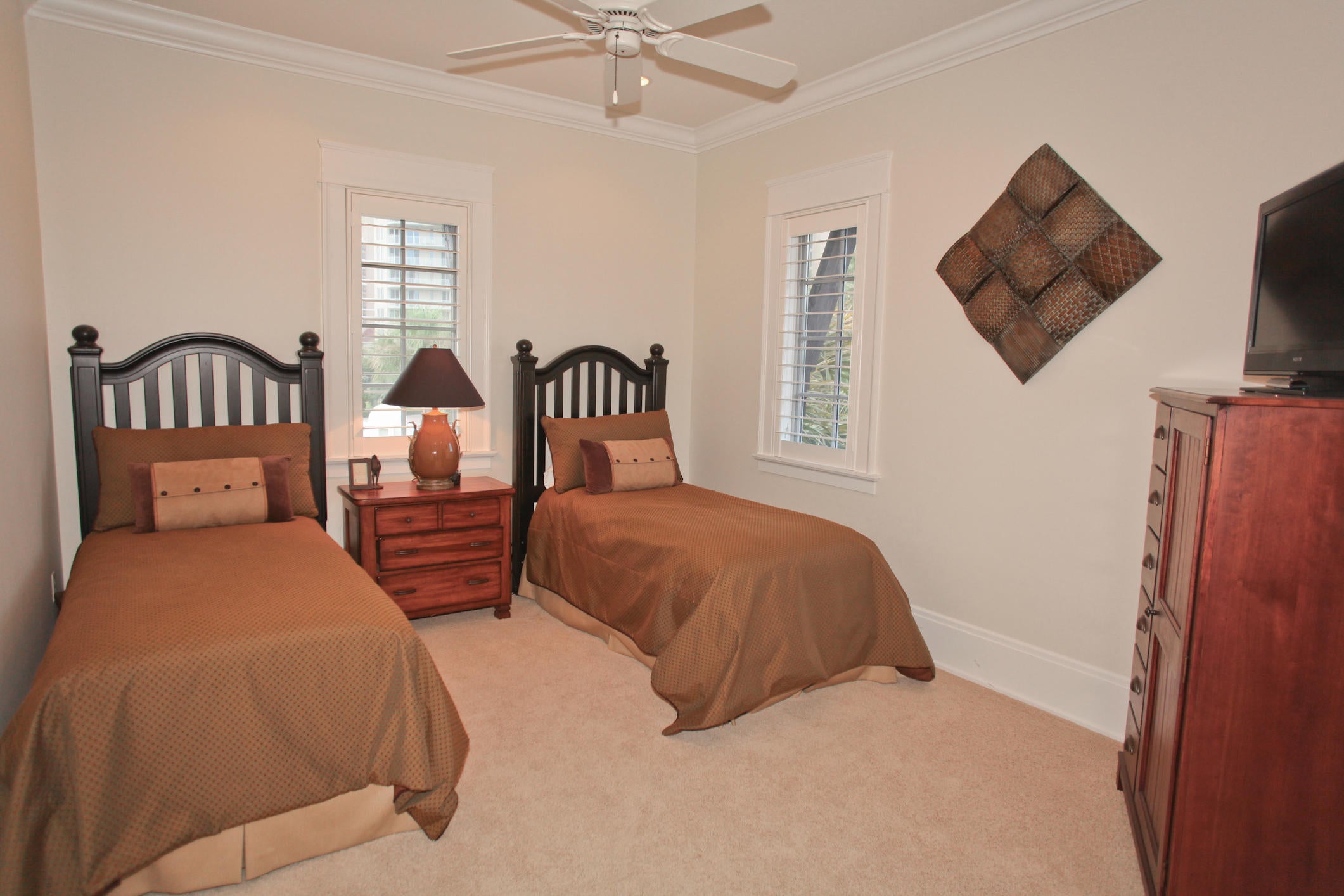 ISLAND ESTATES - Residential