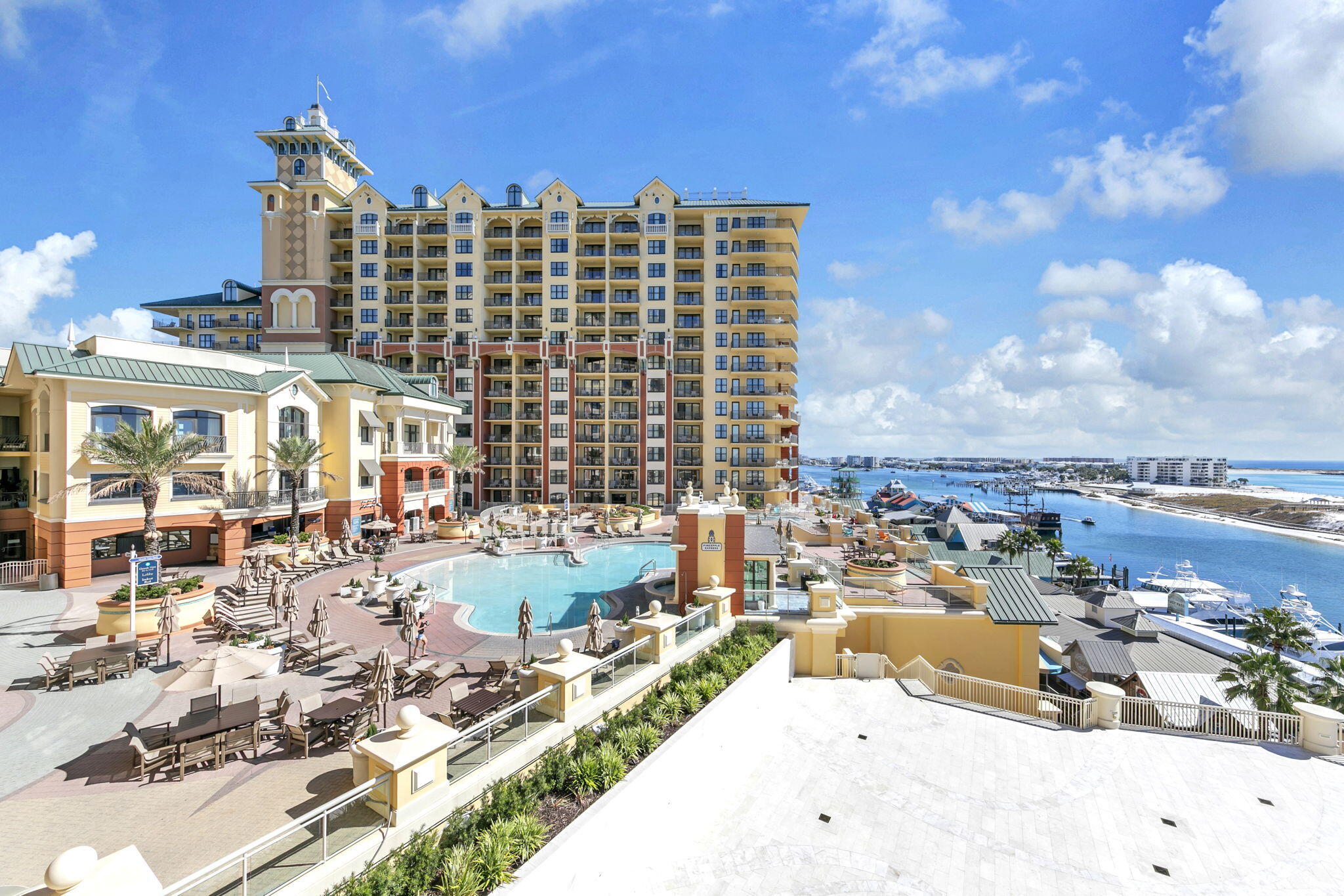 EMERALD GRANDE - Residential