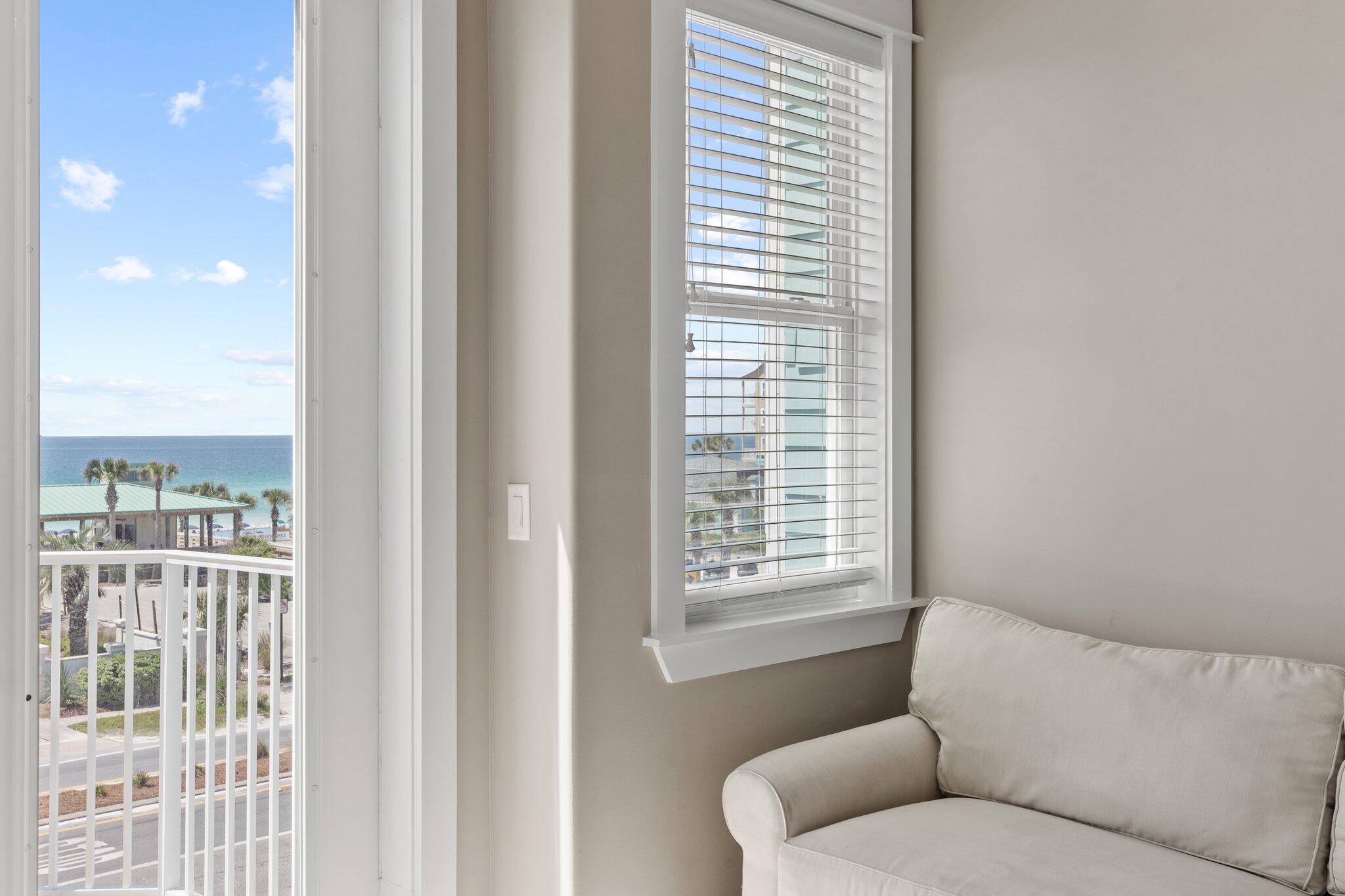 CRYSTAL SHORES - Residential