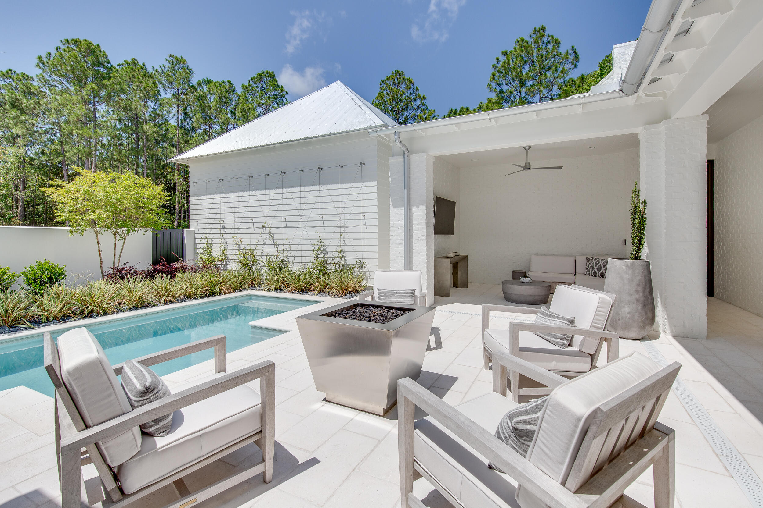 CHURCHILL OAKS - Residential