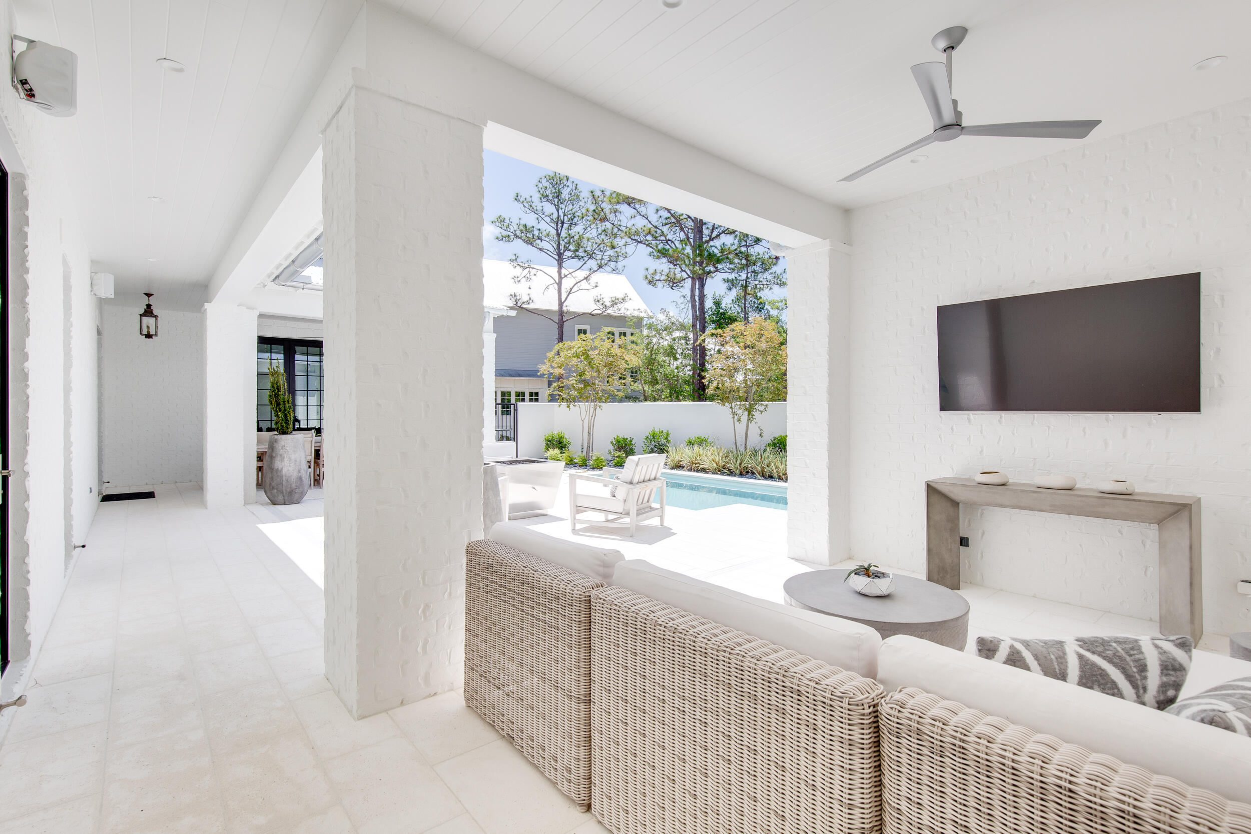 CHURCHILL OAKS - Residential