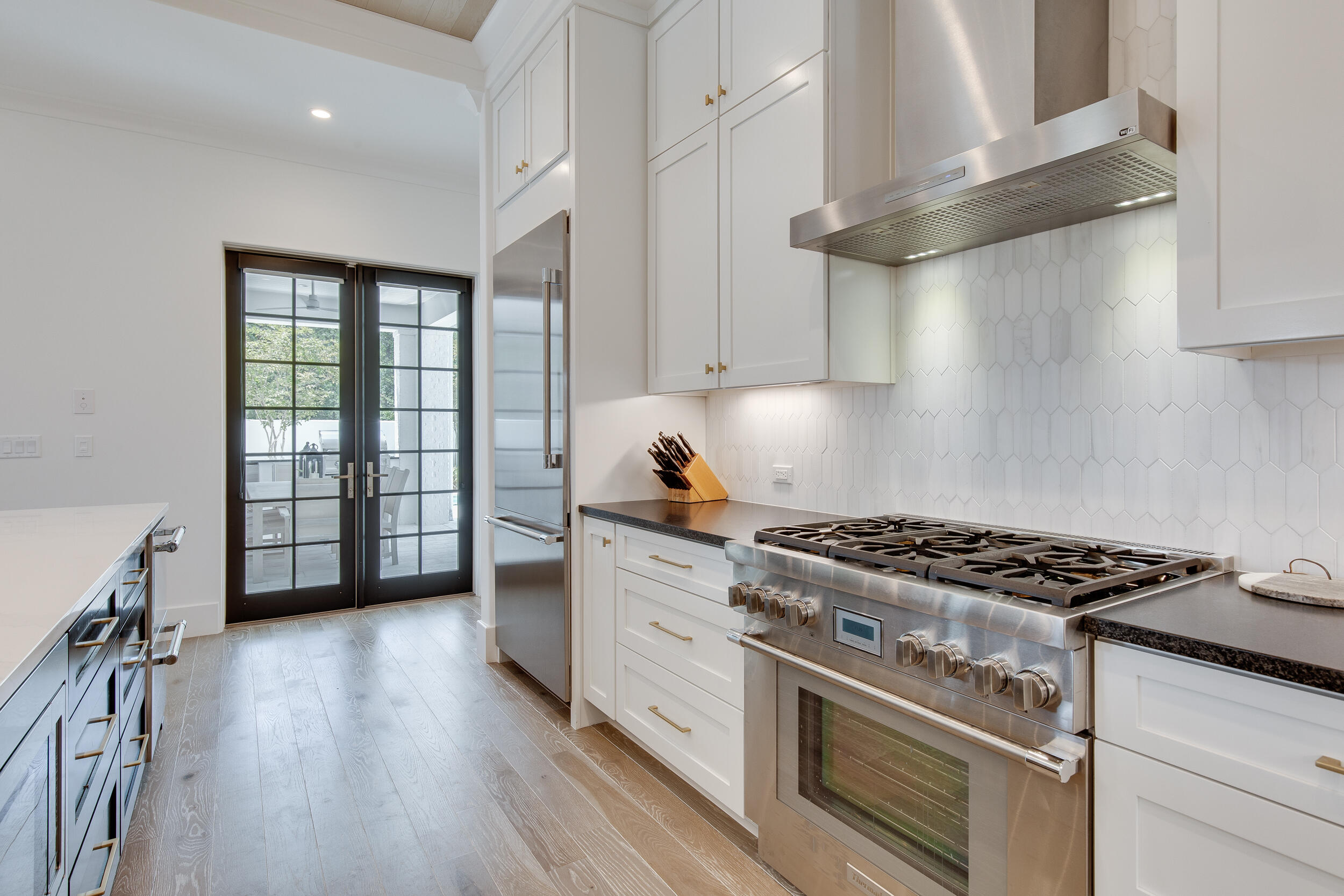 CHURCHILL OAKS - Residential