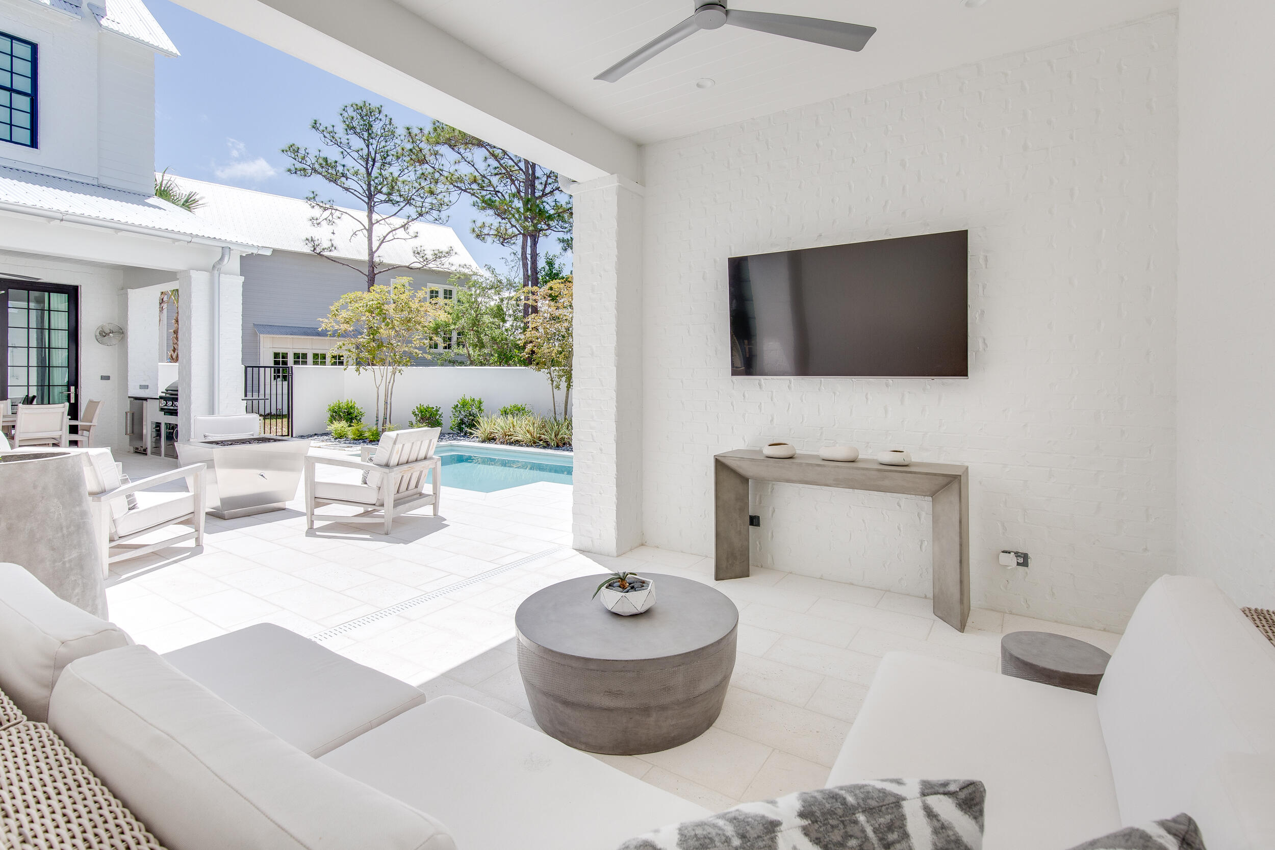 CHURCHILL OAKS - Residential