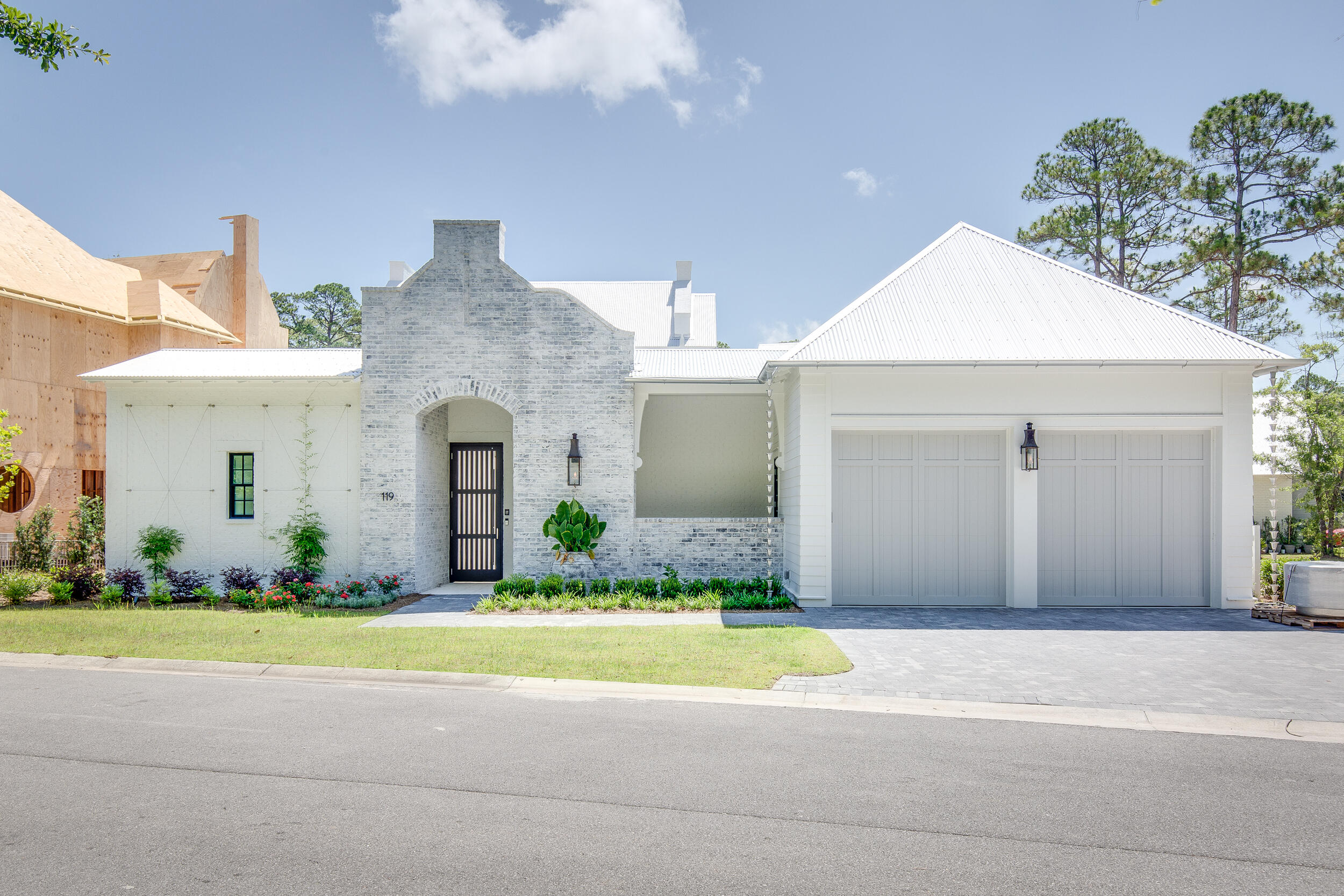 CHURCHILL OAKS - Residential