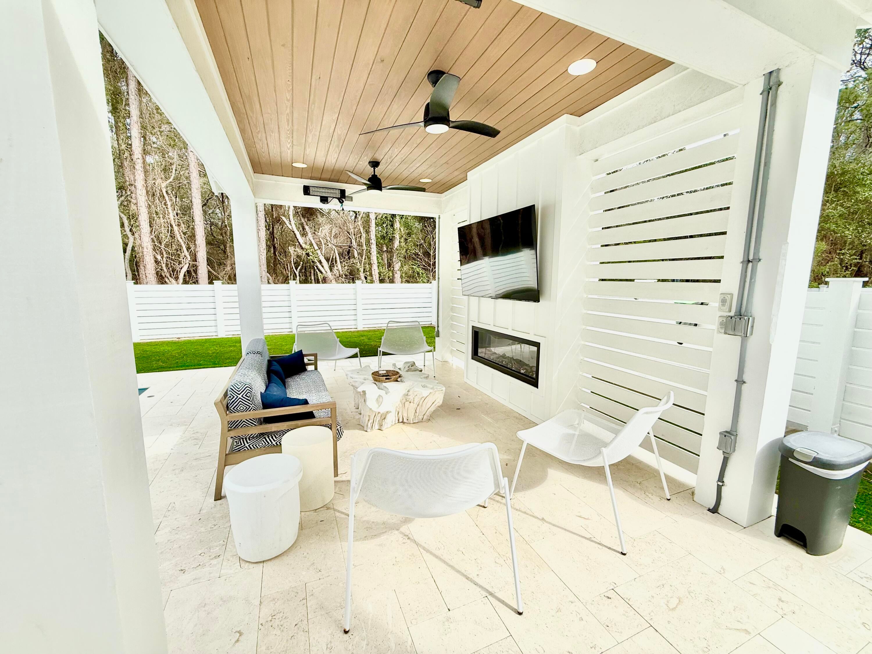 GULF SHORE MANOR - Residential