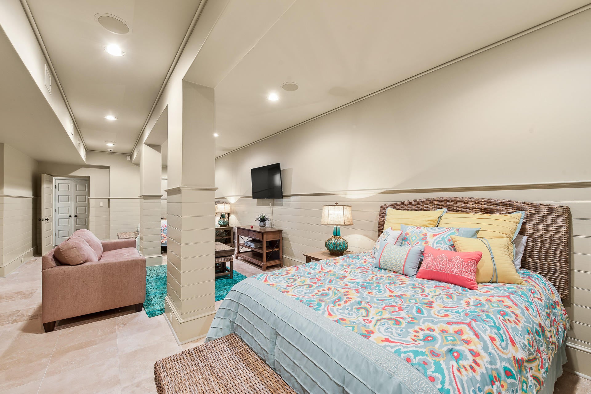 RETREAT THE - Residential