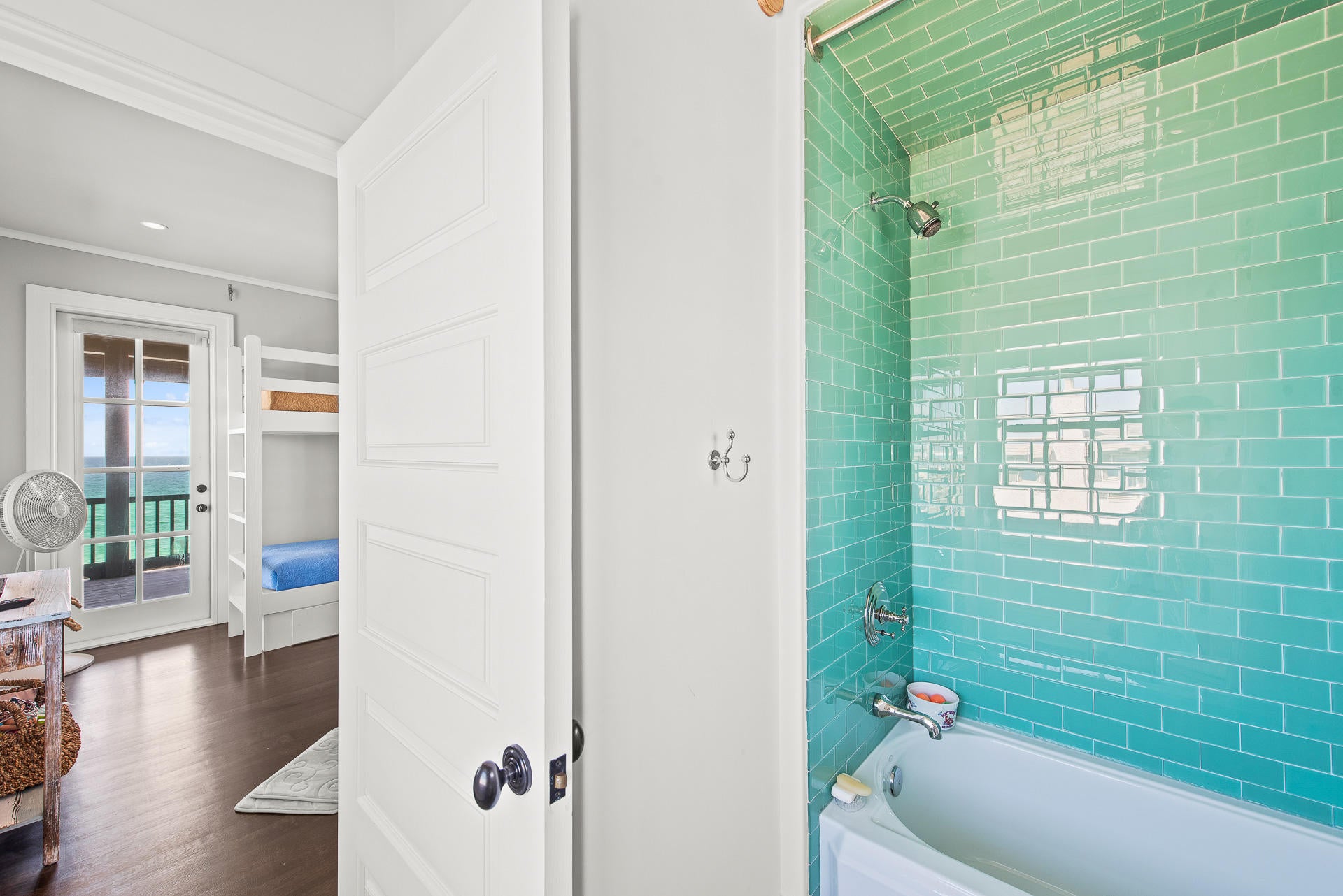 RETREAT THE - Residential